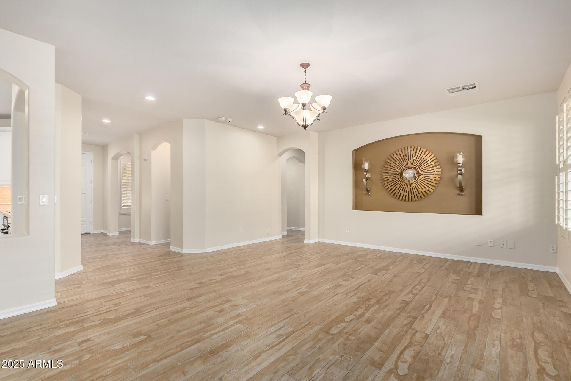 6634 W STRAIGHT ARROW Lane