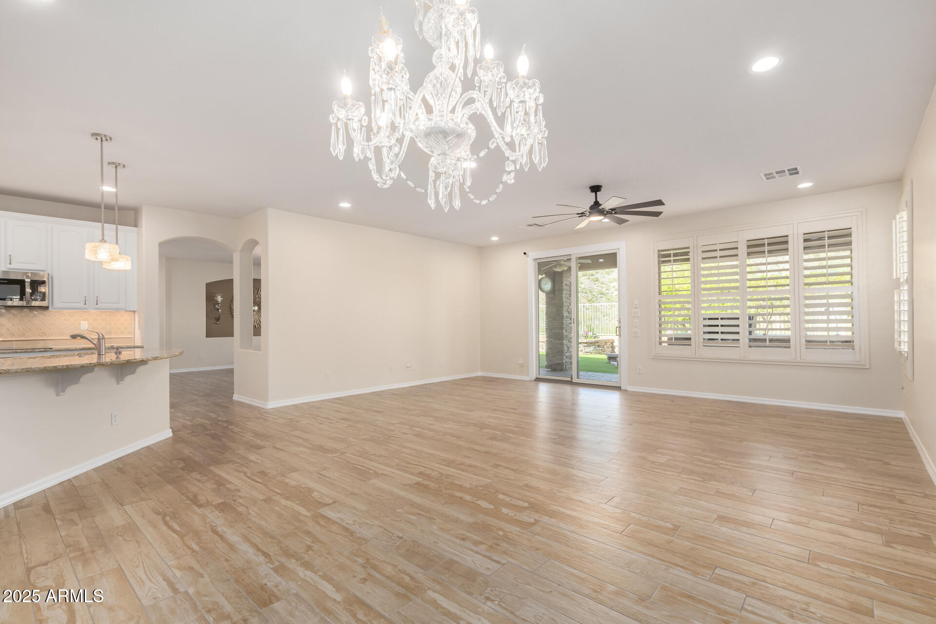 6634 W STRAIGHT ARROW Lane