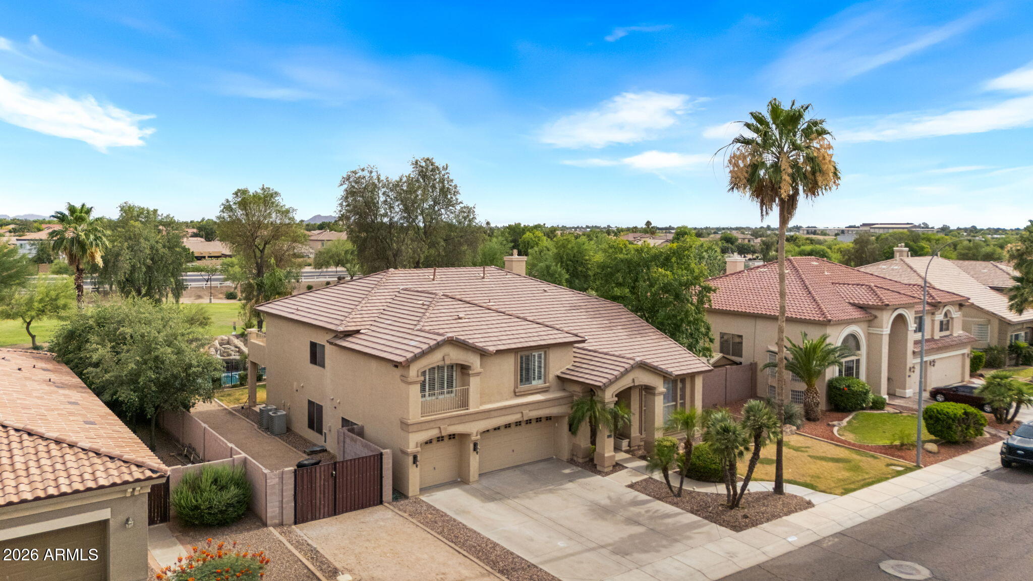 935 E SAN CARLOS Way