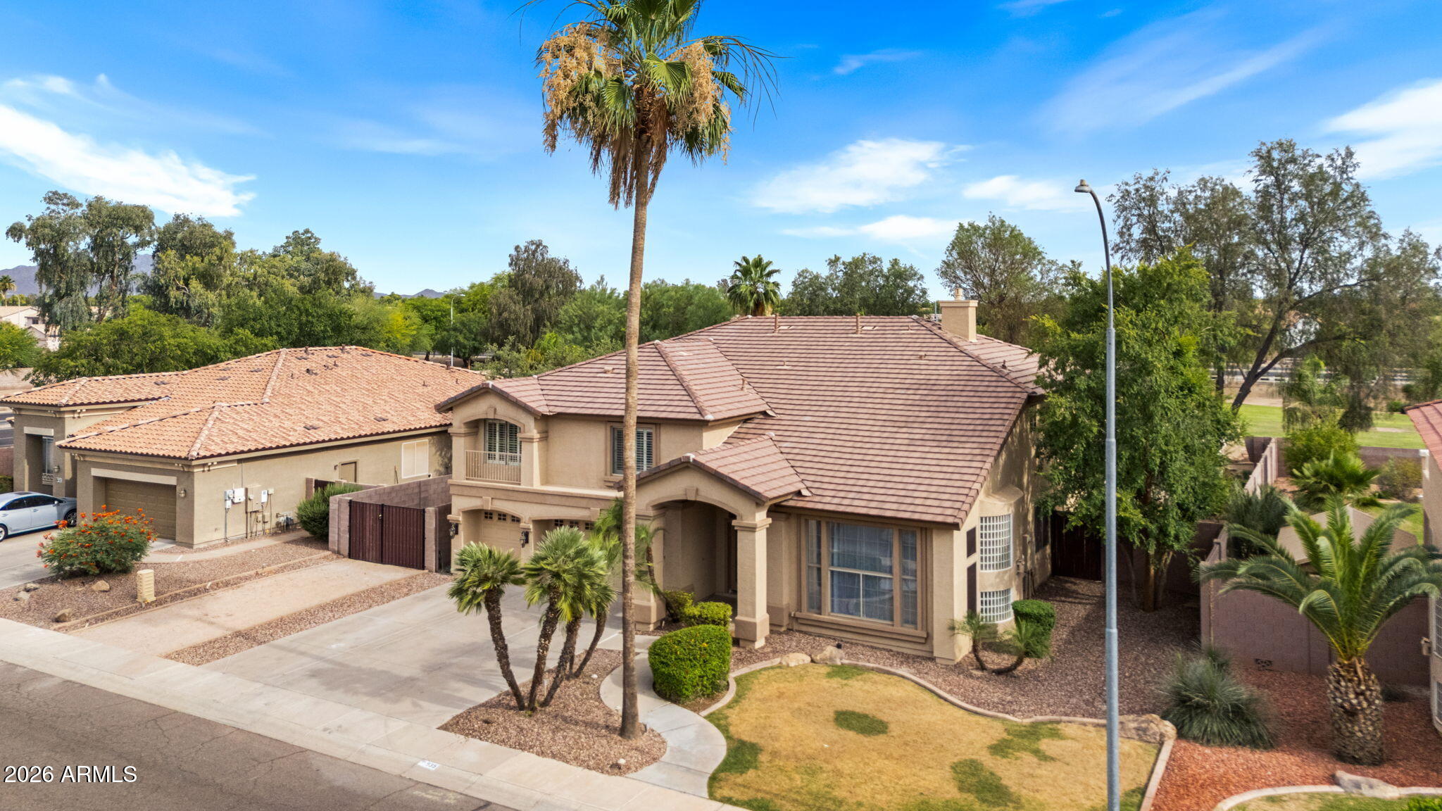 935 E SAN CARLOS Way