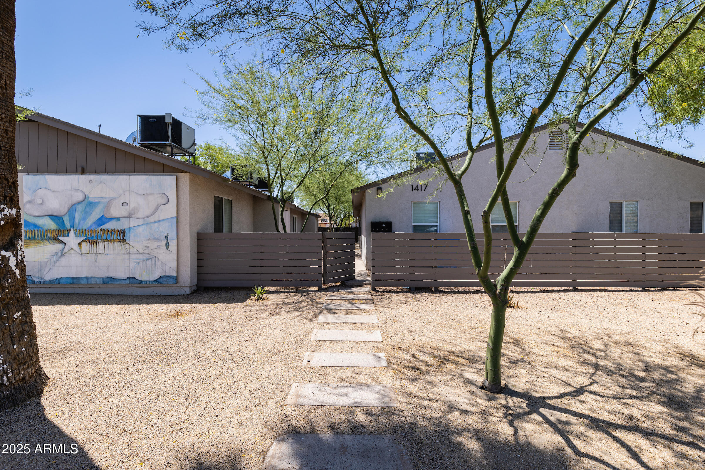 1421 E ROOSEVELT Street