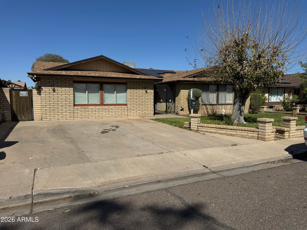 Photo of 6540 W Hazelwood Street, Phoenix, AZ 85033 (MLS # 6999471)