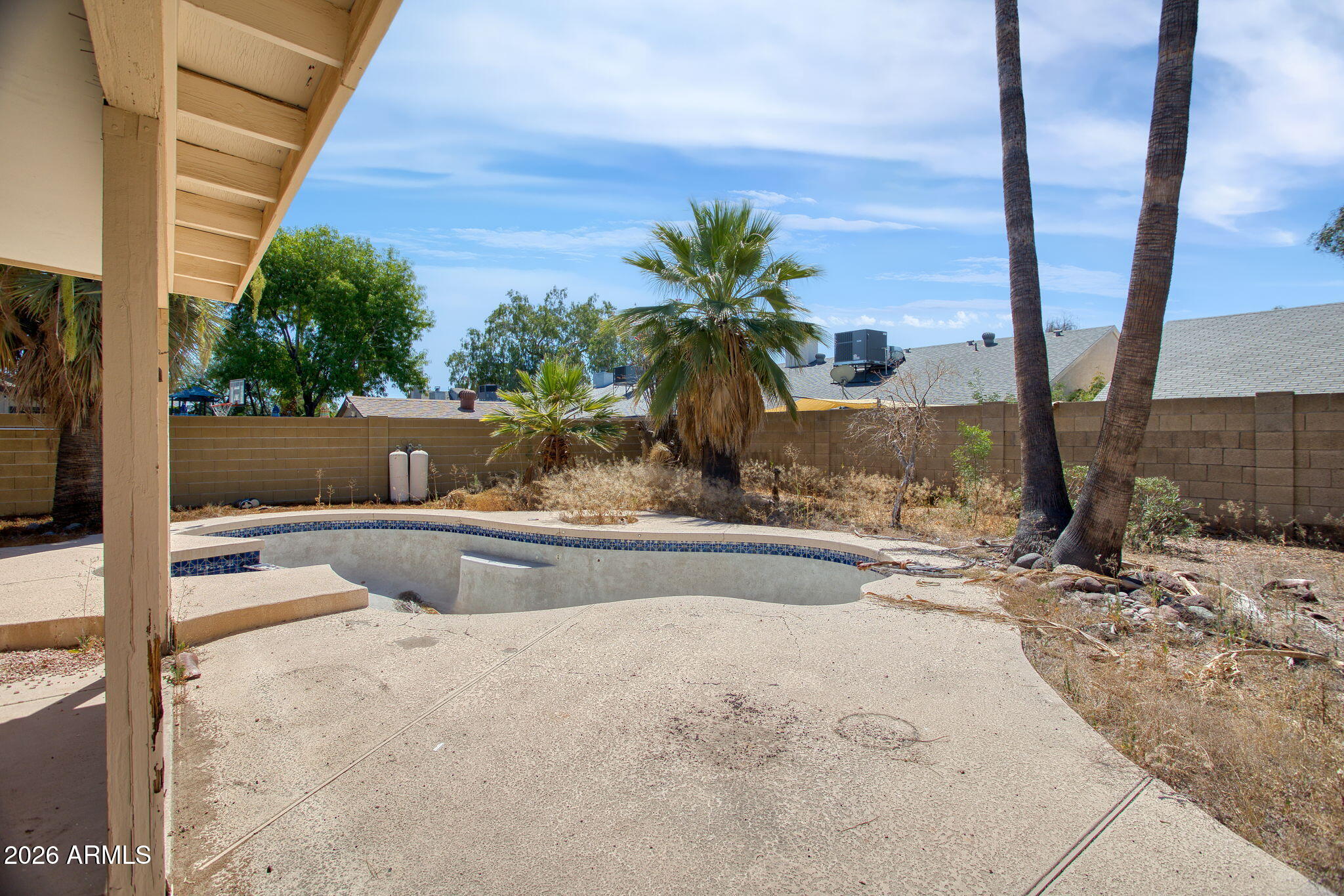 401 W ROSEMONTE Drive