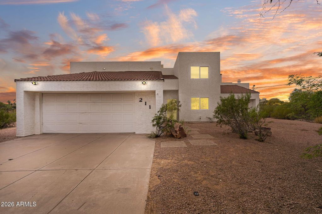 Photo of 211 E Campo Desierto Road, Tempe, AZ 85288 (MLS # 7009596)