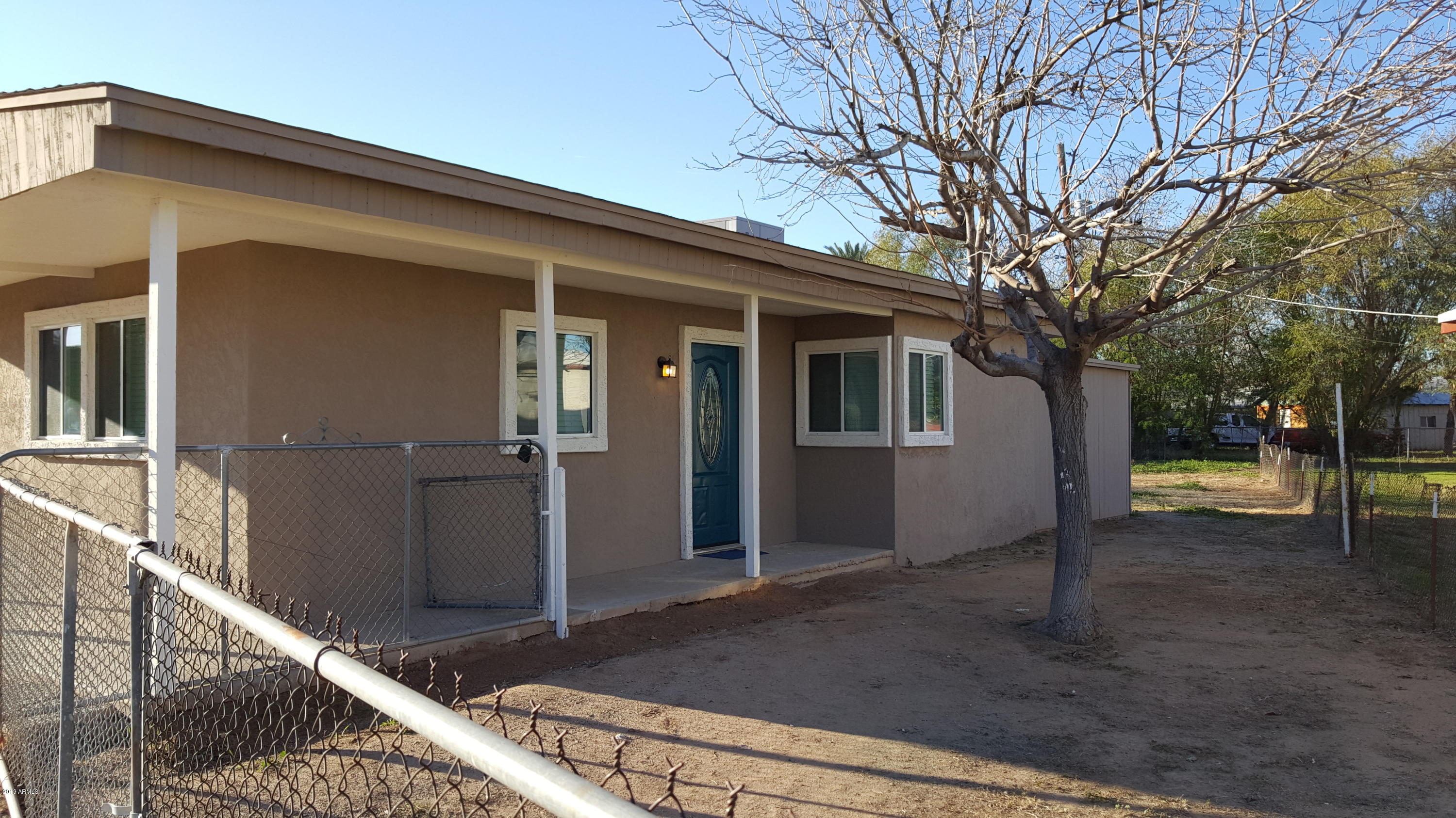 725 E HIDALGO Avenue