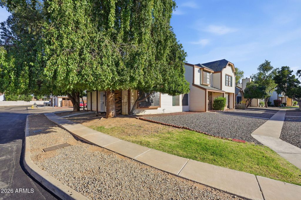 Photo of 6617 W Kingston Lane, Glendale, AZ 85306 (MLS # 6994045)