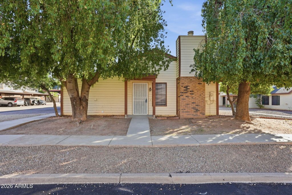 Photo of 6617 W Kingston Lane, Glendale, AZ 85306 (MLS # 6994045)