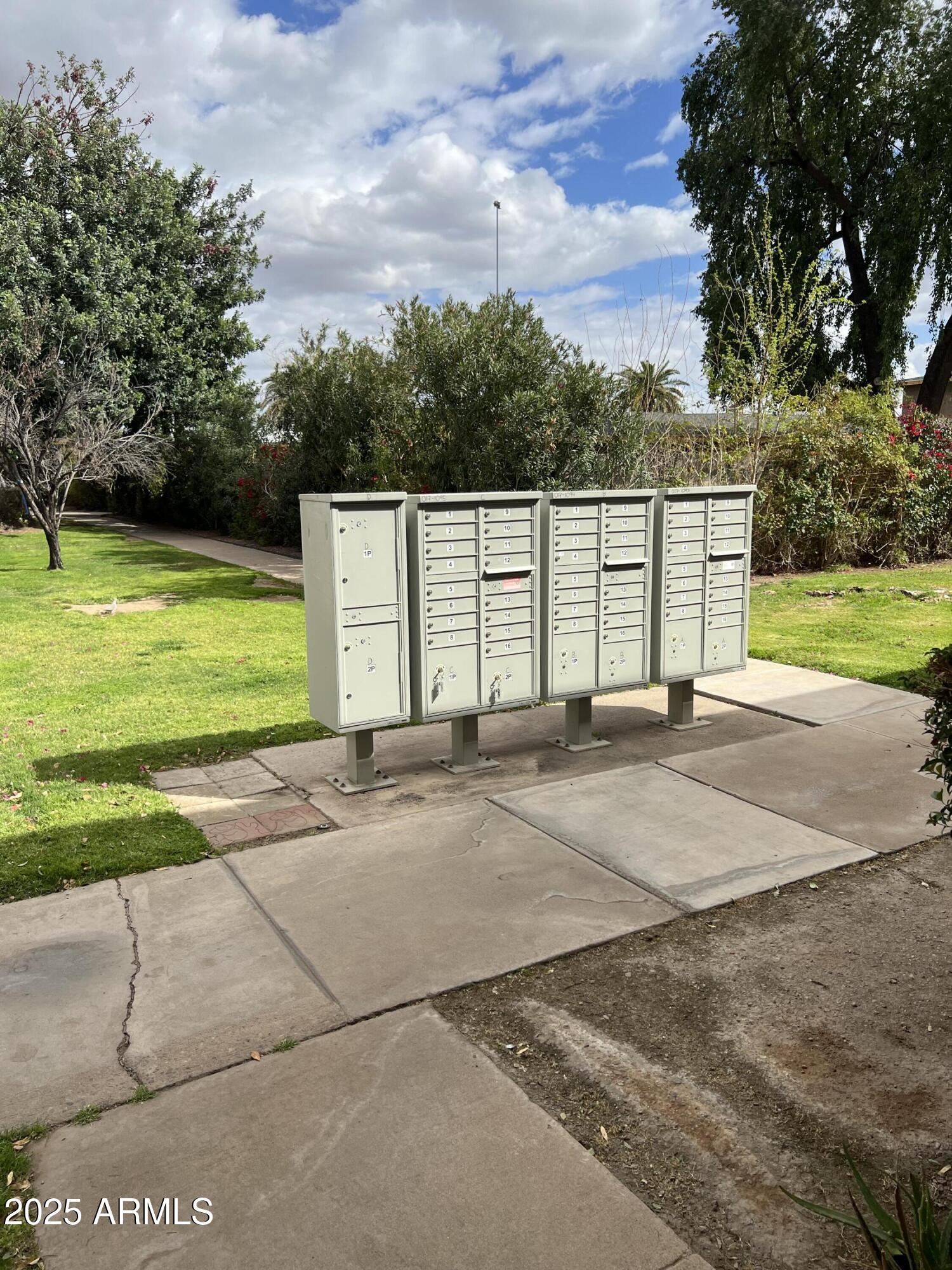 2530 W Berridge Lane E102