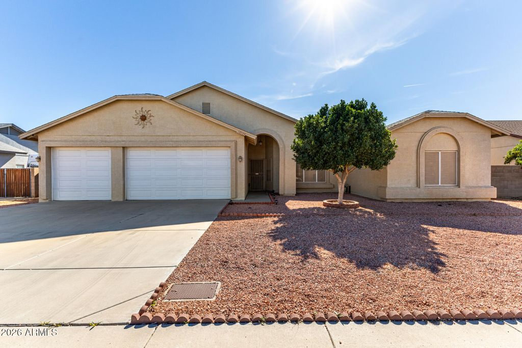 Photo of 10109 W Denton Lane, Glendale, AZ 85307 (MLS # 6975928)