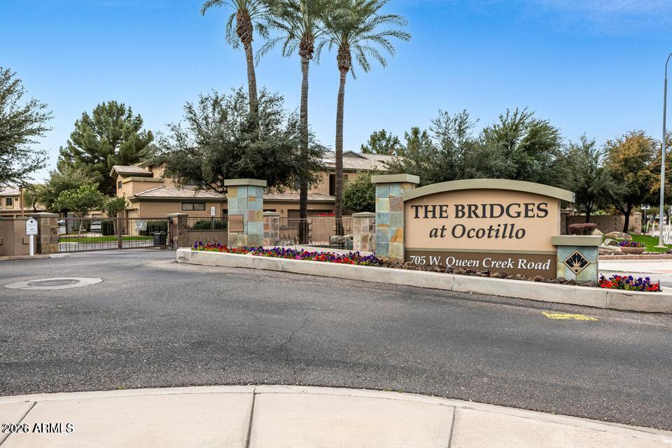 705 W QUEEN CREEK Road 1232