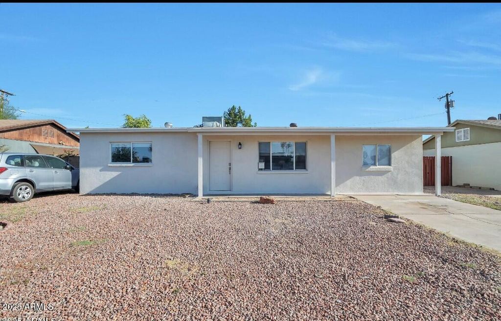Photo of 2823 W Banff Lane, Phoenix, AZ 85053 (MLS # 6934720)