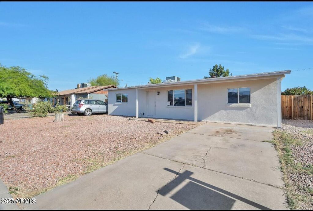 Photo of 2823 W Banff Lane, Phoenix, AZ 85053 (MLS # 6934720)