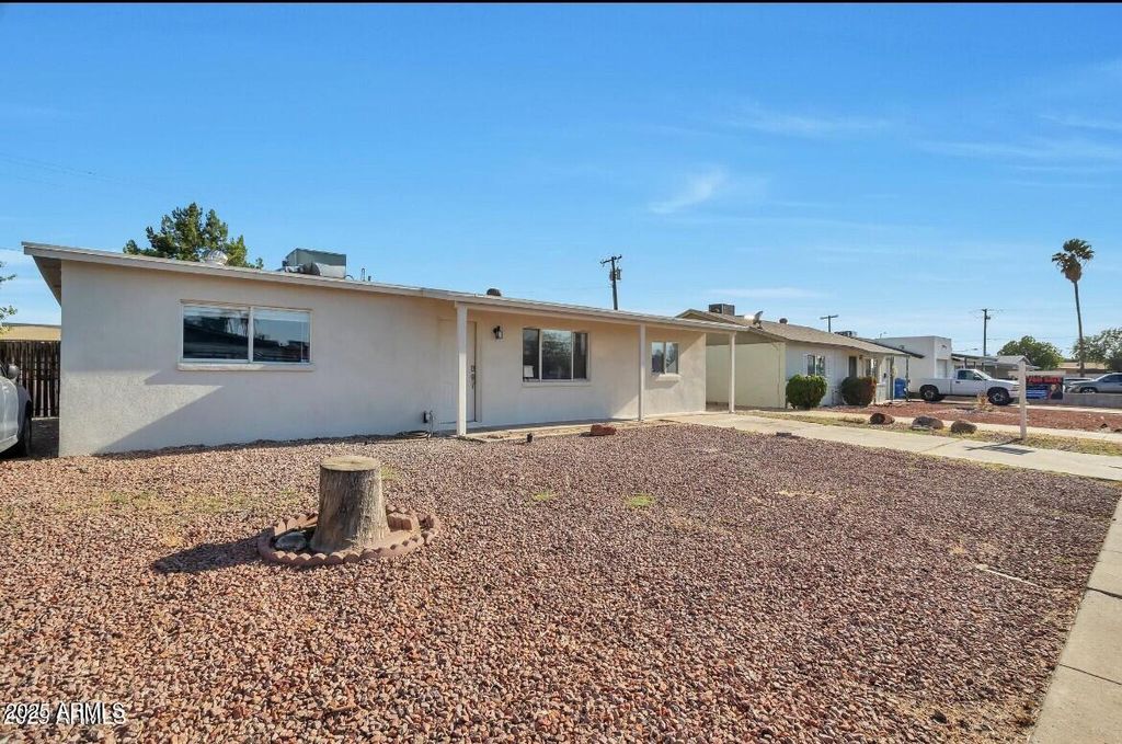 Photo of 2823 W Banff Lane, Phoenix, AZ 85053 (MLS # 6934720)