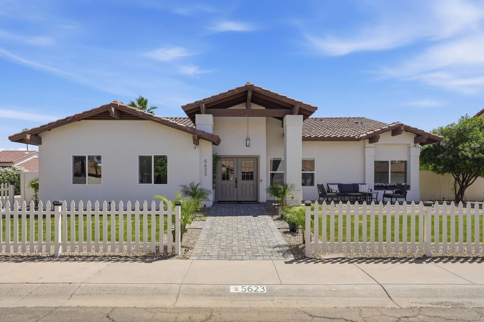 5623 E CLAIRE Drive