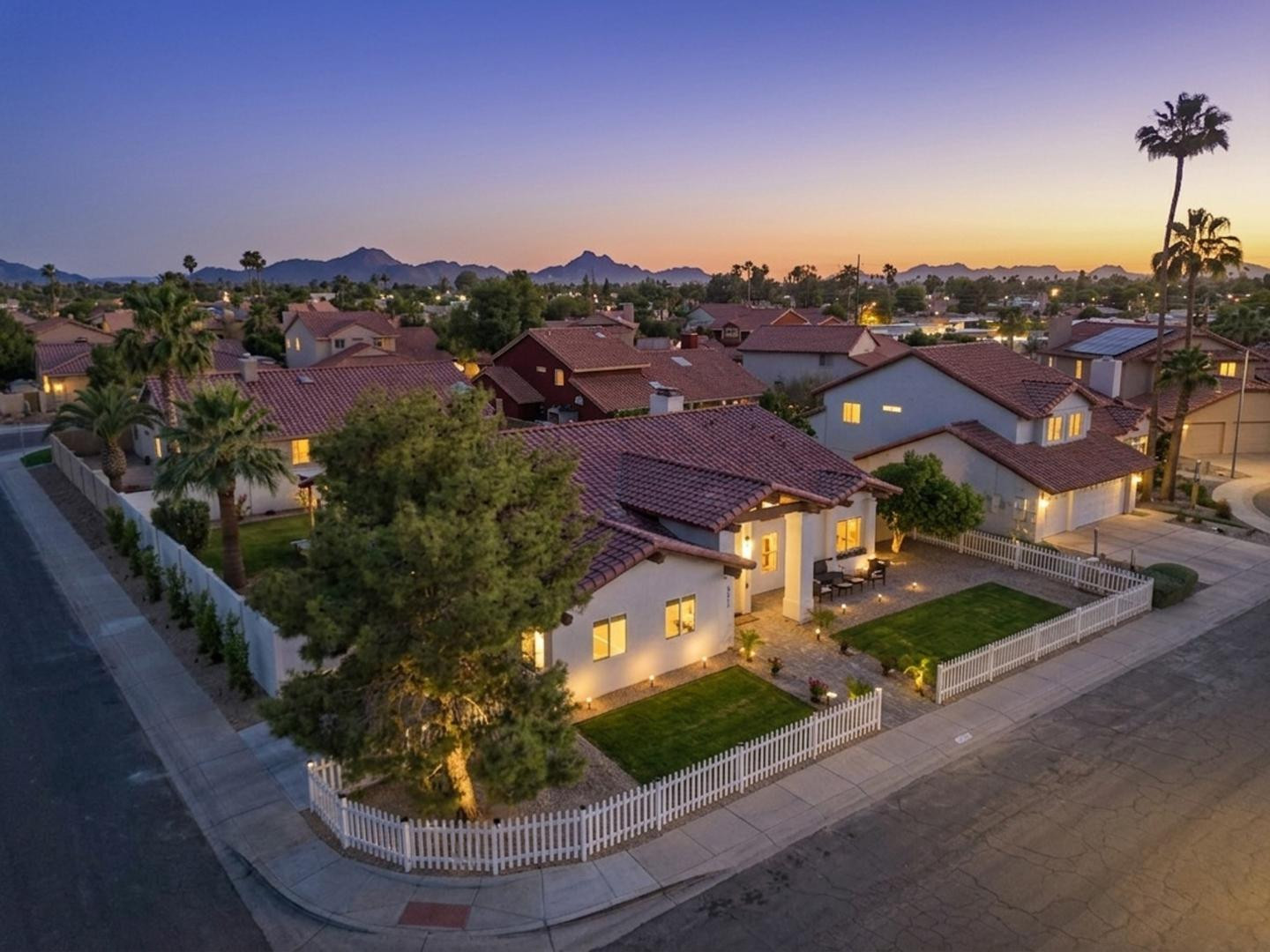 5623 E CLAIRE Drive