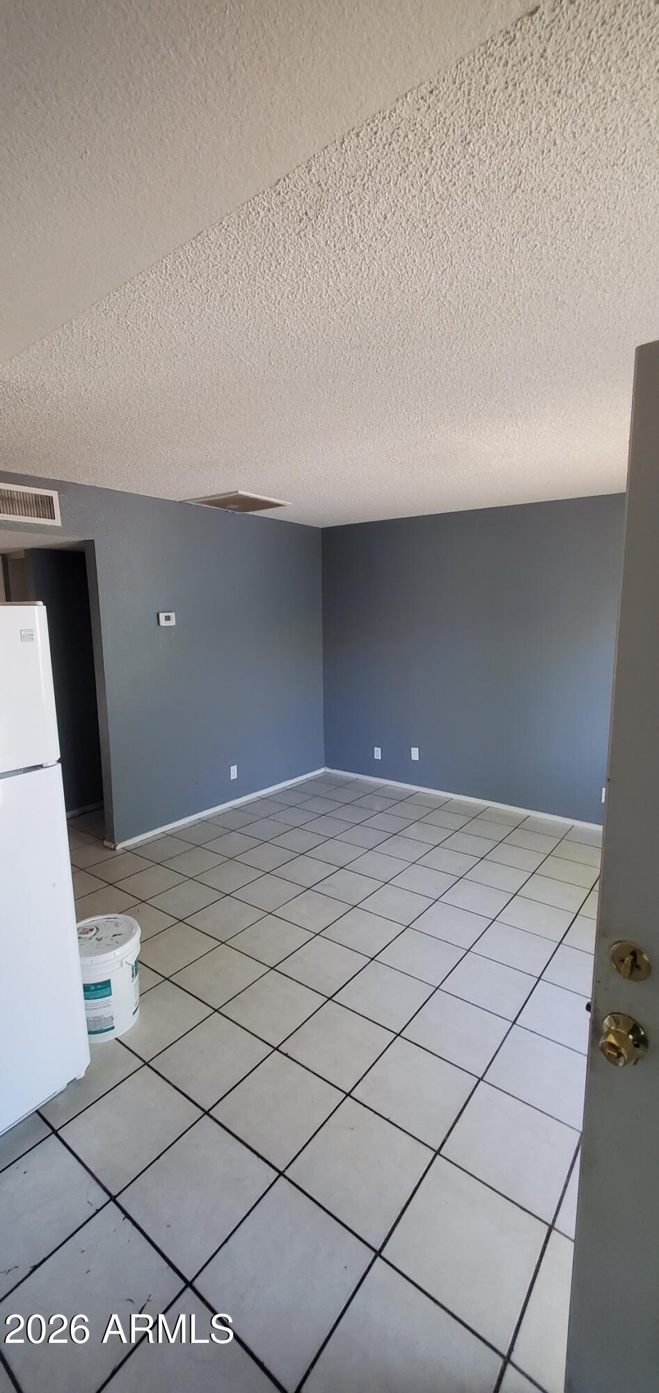 2957 E ATLANTA Avenue