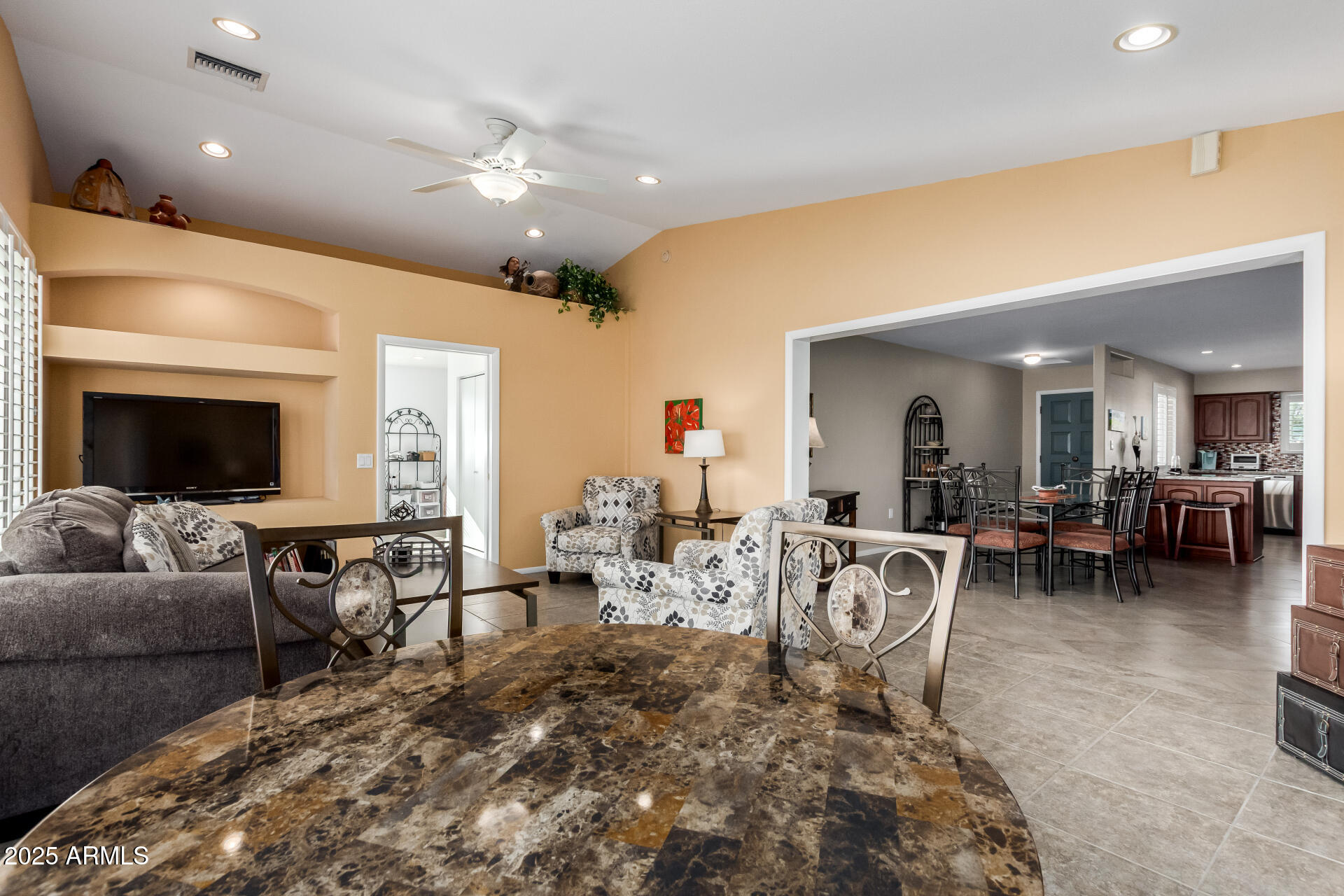 10027 W LAKEVIEW Circle S