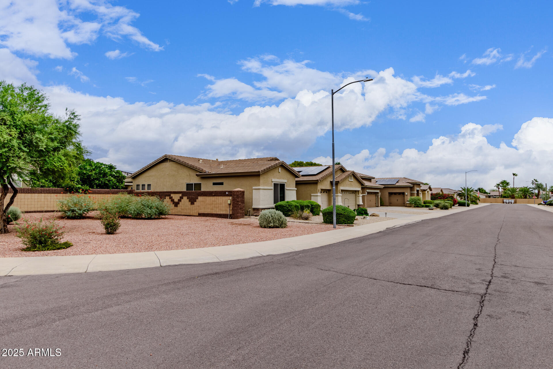 16846 W HALIFAX Street