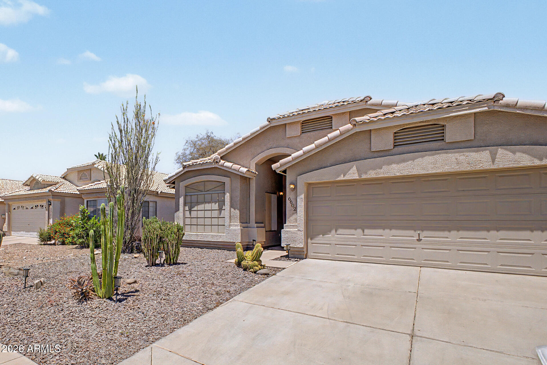 6602 W DESERT HOLLOW Drive