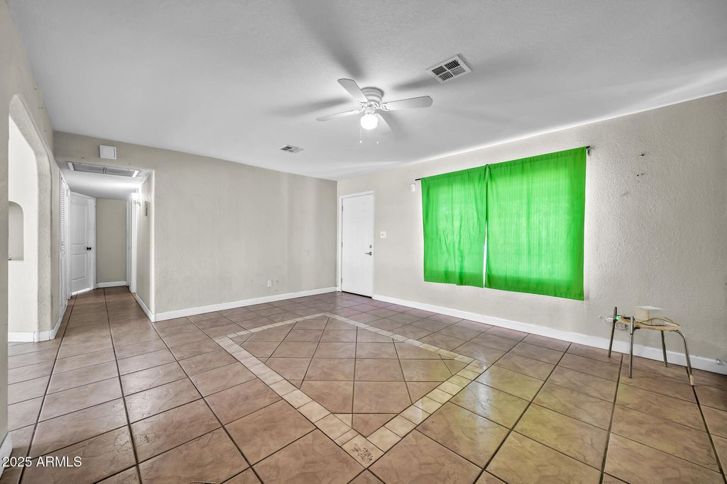 Photo of 6101 N 31st Drive, Phoenix, AZ 85017 (MLS # 7001039)