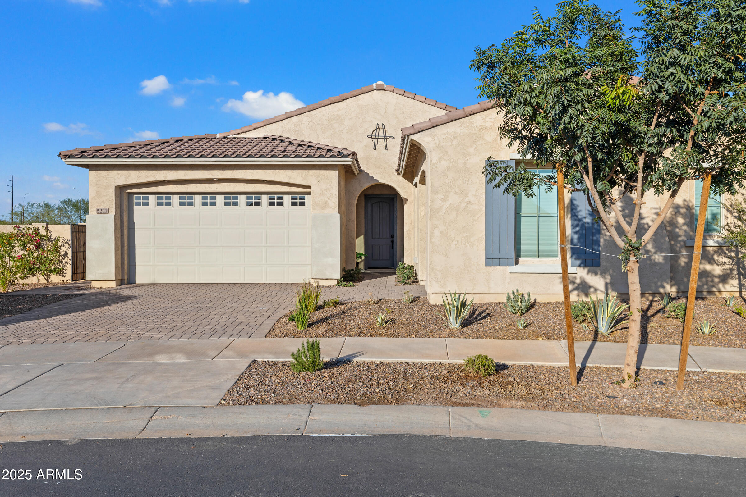 5211 S Del Rancho --