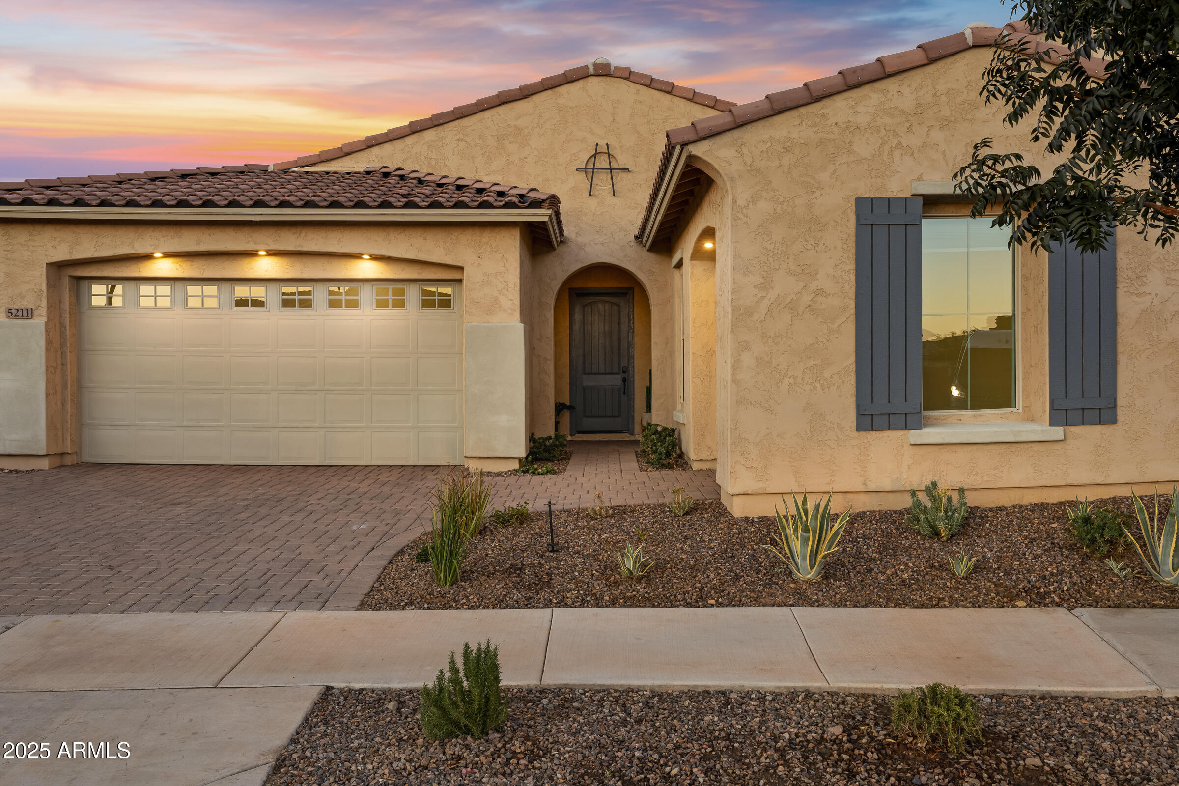 5211 S Del Rancho --