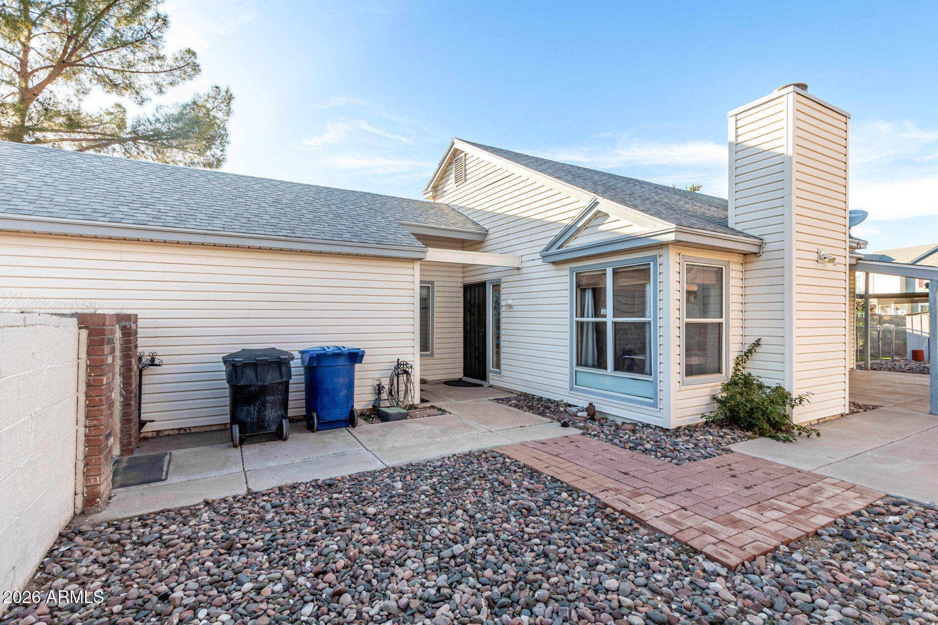 814 E ROCKWELL Drive