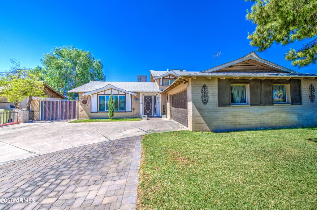 Photo of 4306 W Claremont Street, Glendale, AZ 85301 (MLS # 7055454)