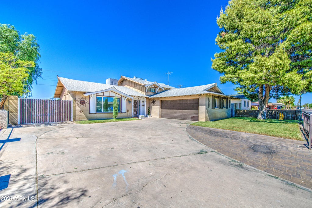 Photo of 4306 W Claremont Street, Glendale, AZ 85301 (MLS # 7055454)