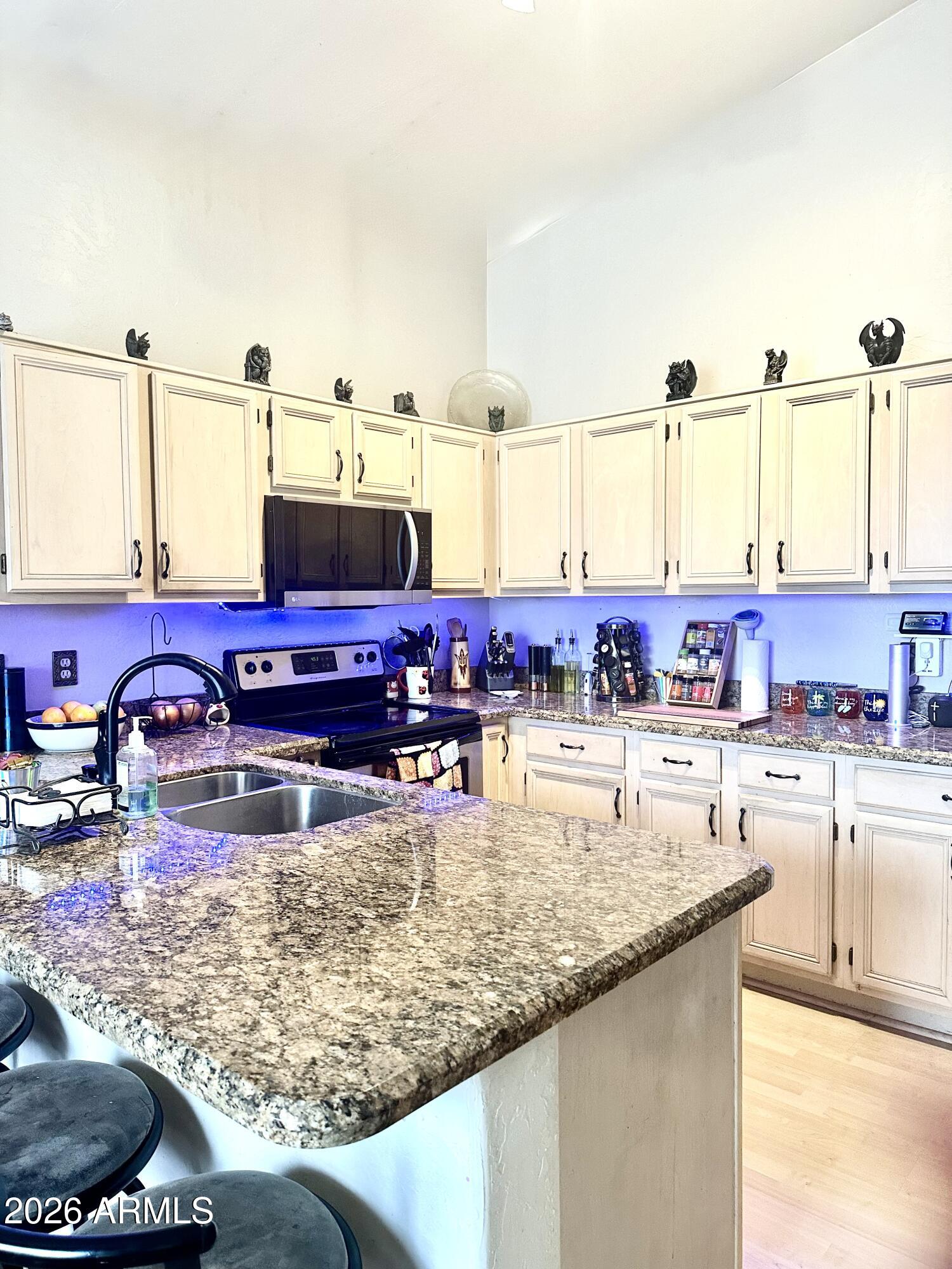 5131 W FAIRVIEW Street