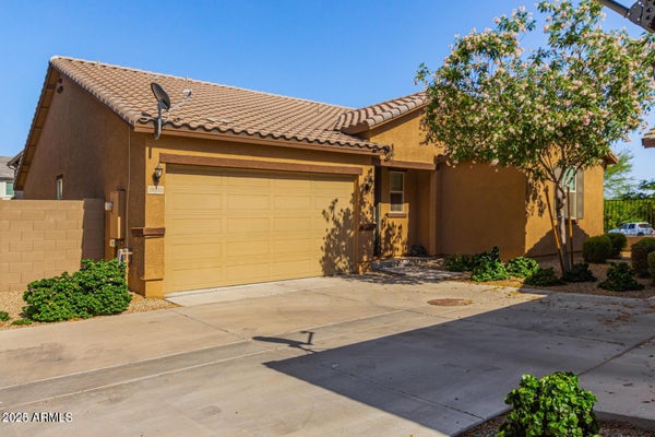 16611 W SIERRA ST, SURPRISE, AZ 85388 - Image d480a345a6add2b5beb299544c5aff99/2988548723