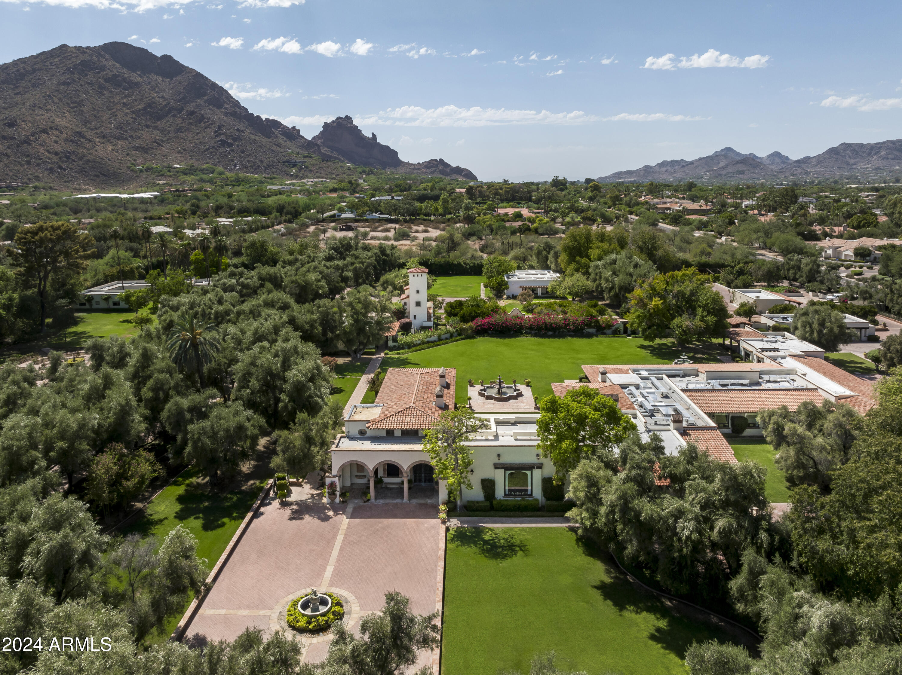 5815 N Saguaro Road
