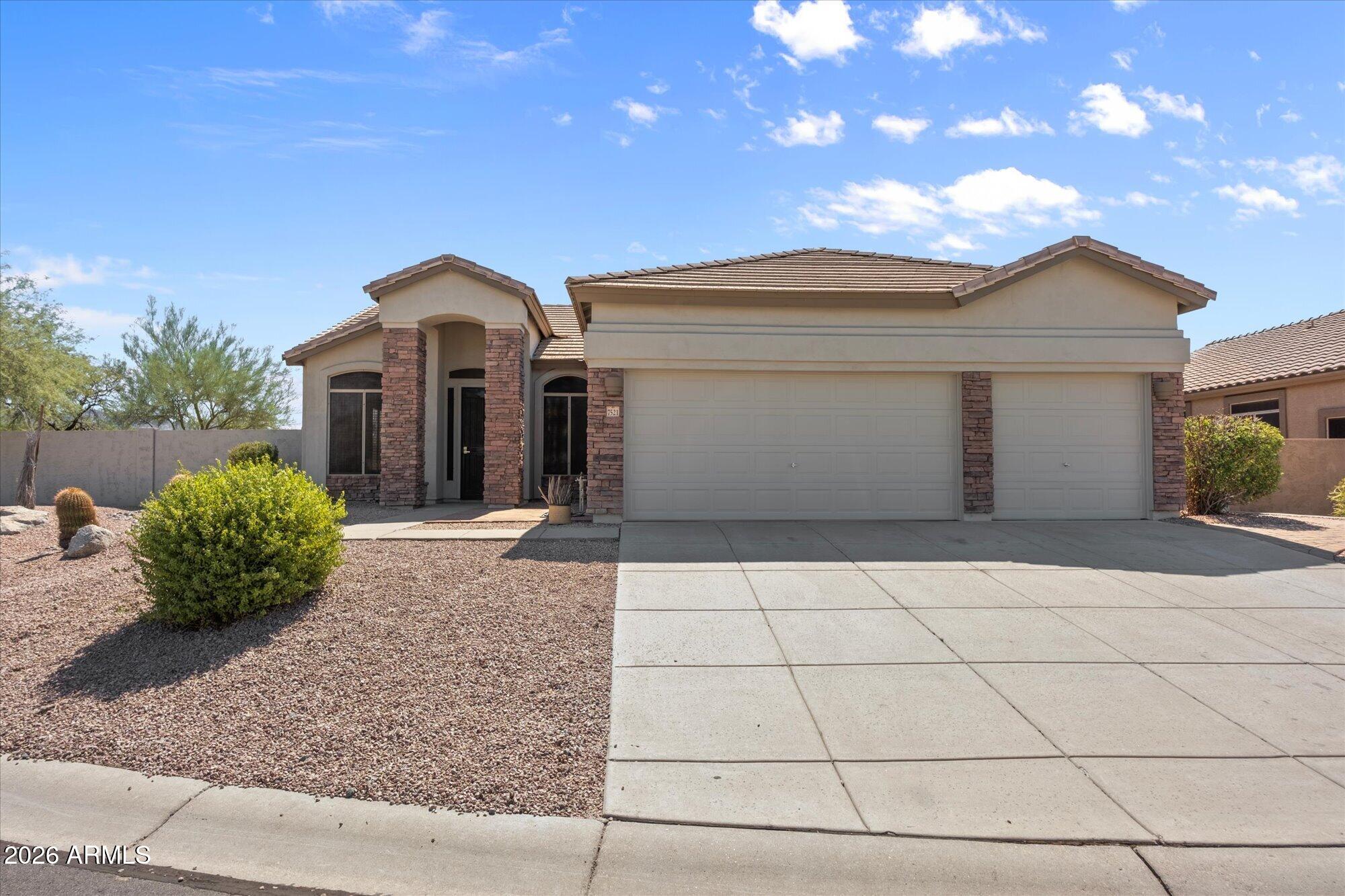 7521 E OASIS Circle