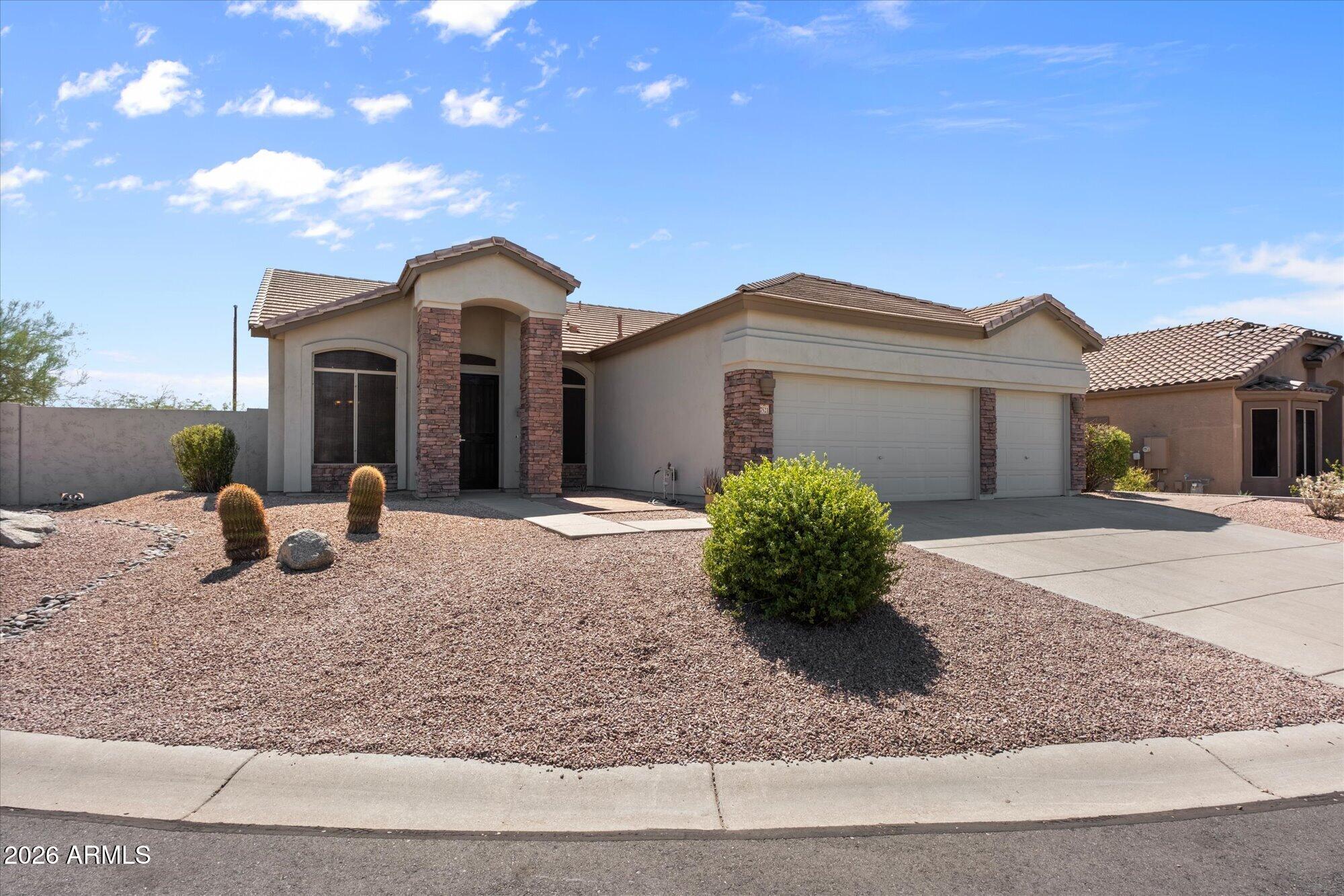 7521 E OASIS Circle