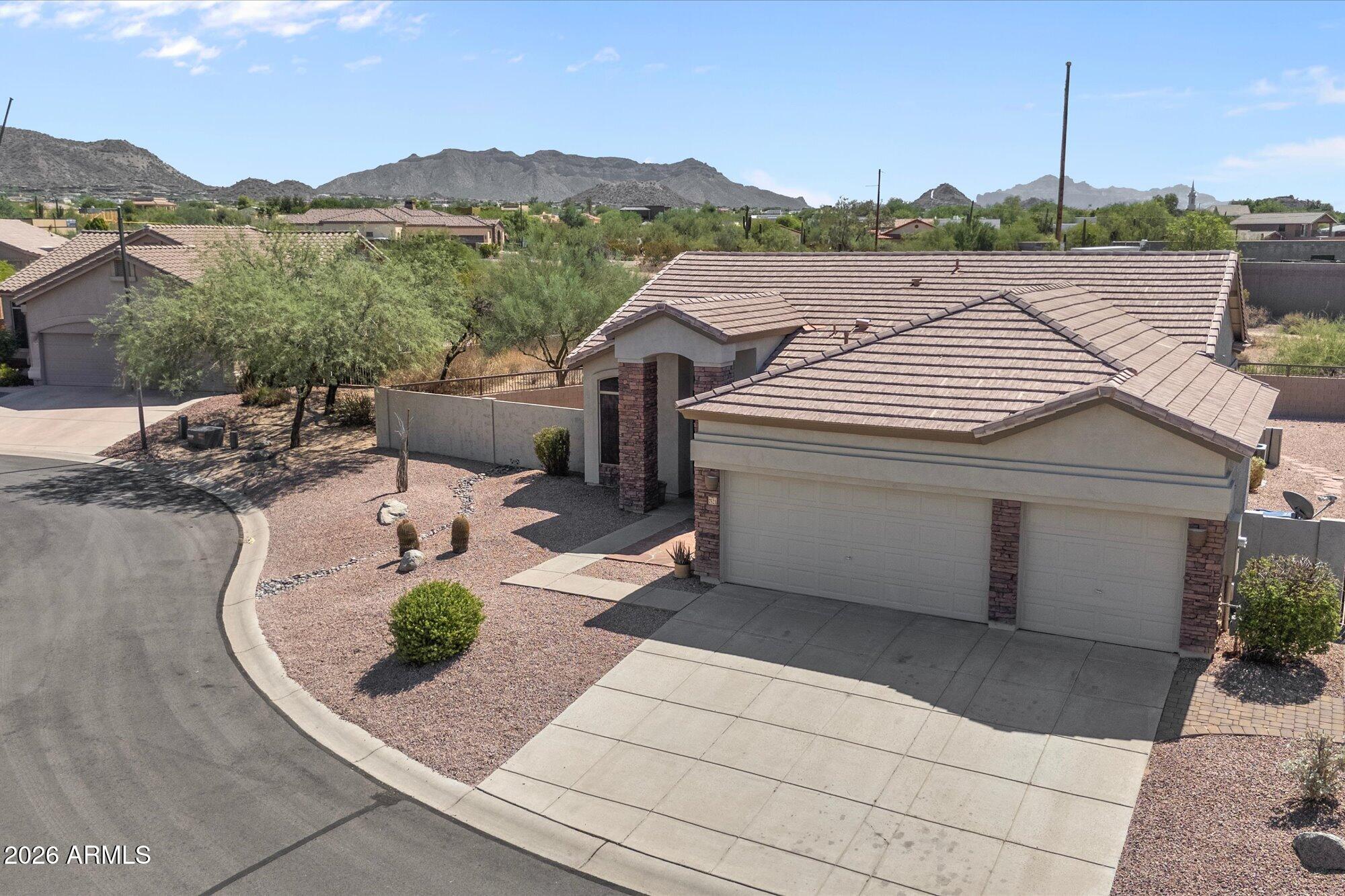 7521 E OASIS Circle