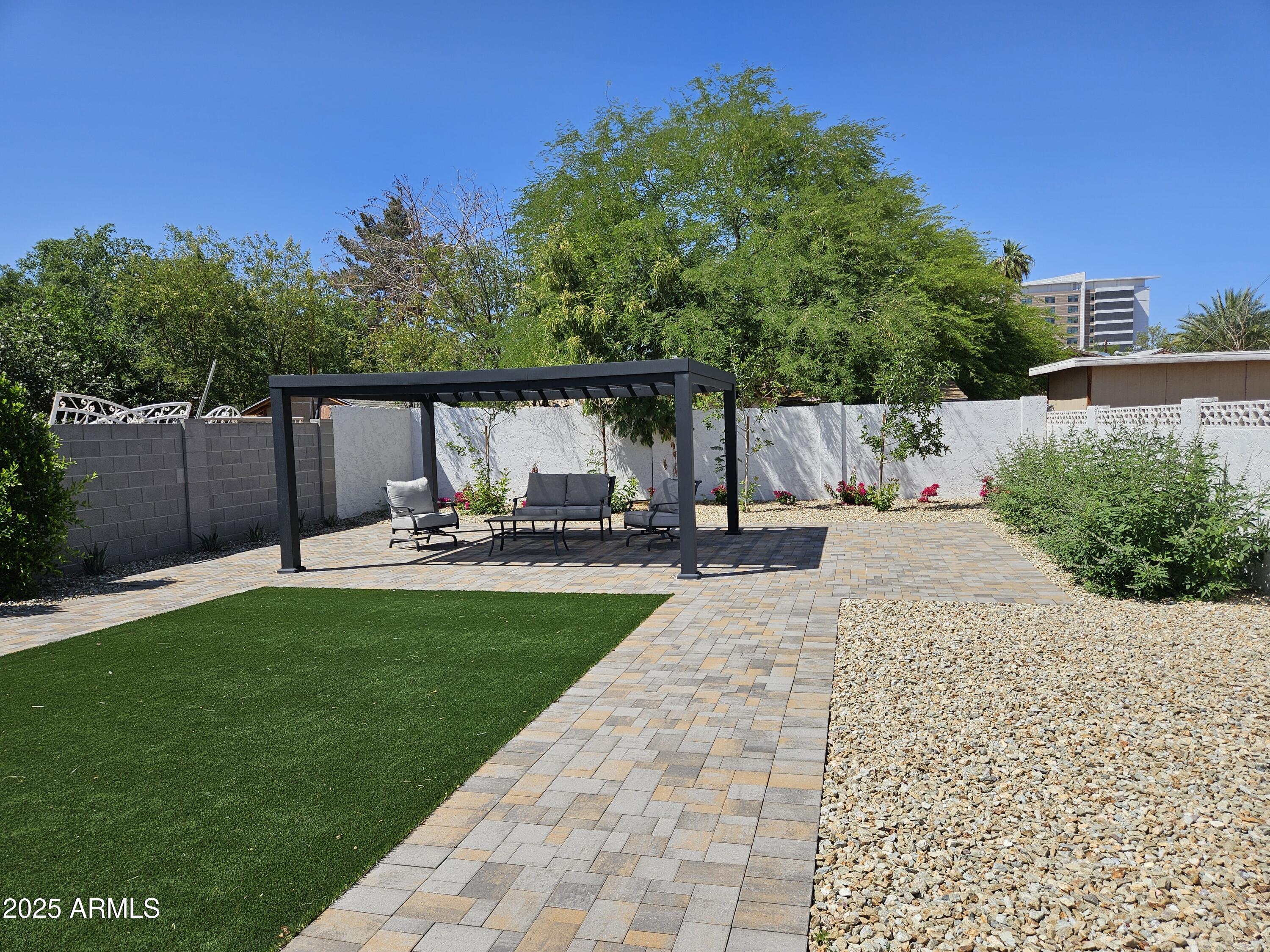 1826 E SHERIDAN Street