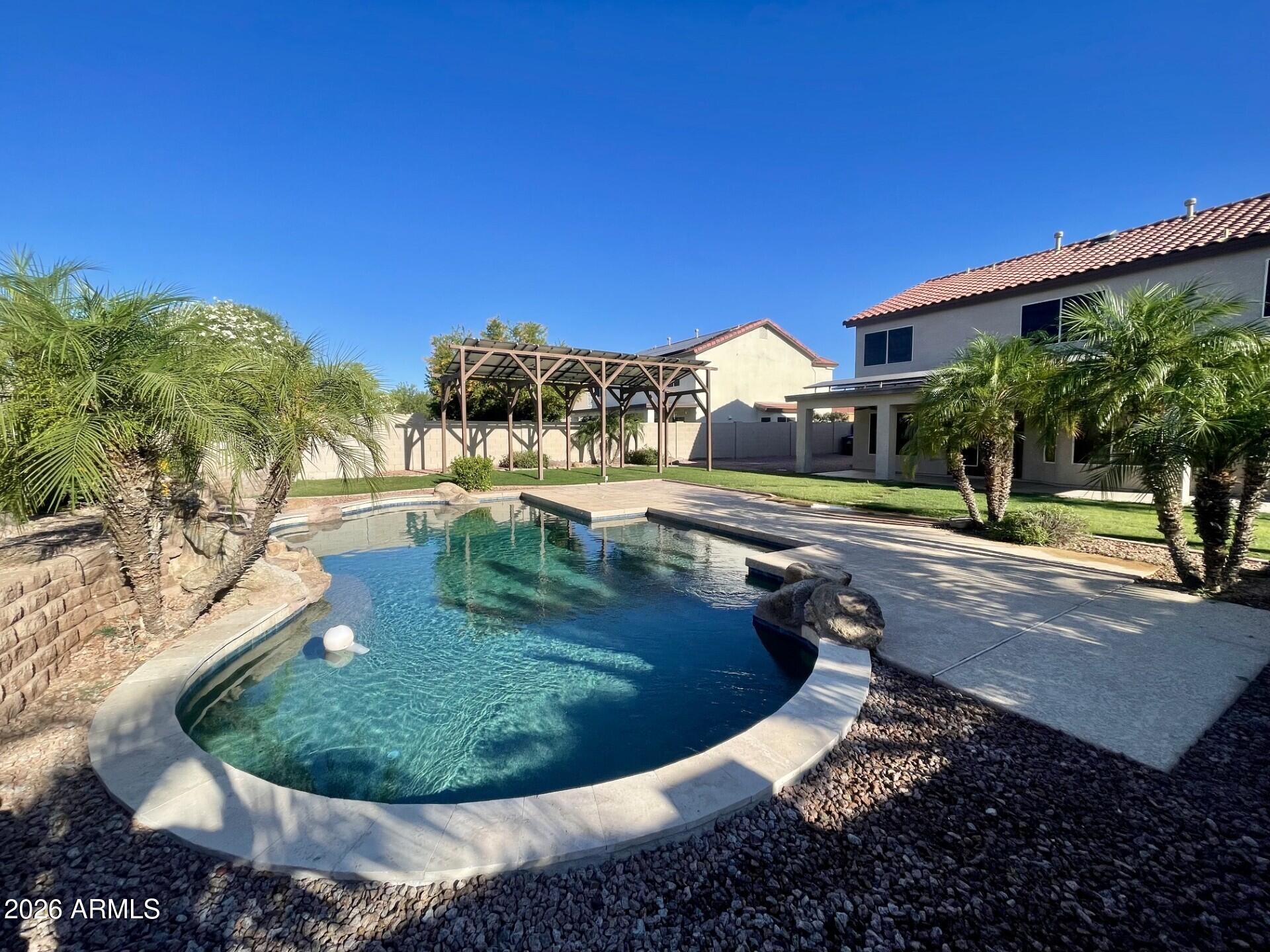 537 E LAKEVIEW Drive