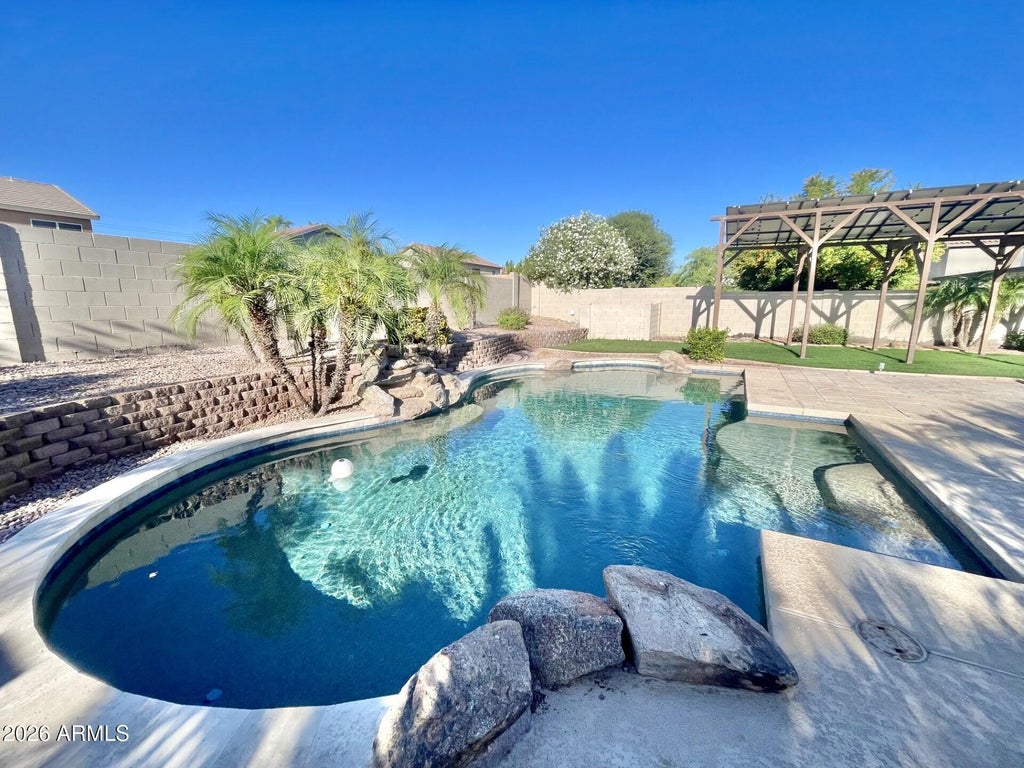 Photo of 537 E Lakeview Drive, San Tan Valley, AZ 85143 (MLS # 7042478)