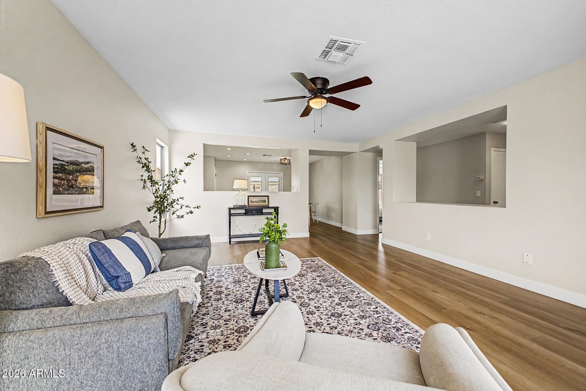 637 W KINGMAN Loop