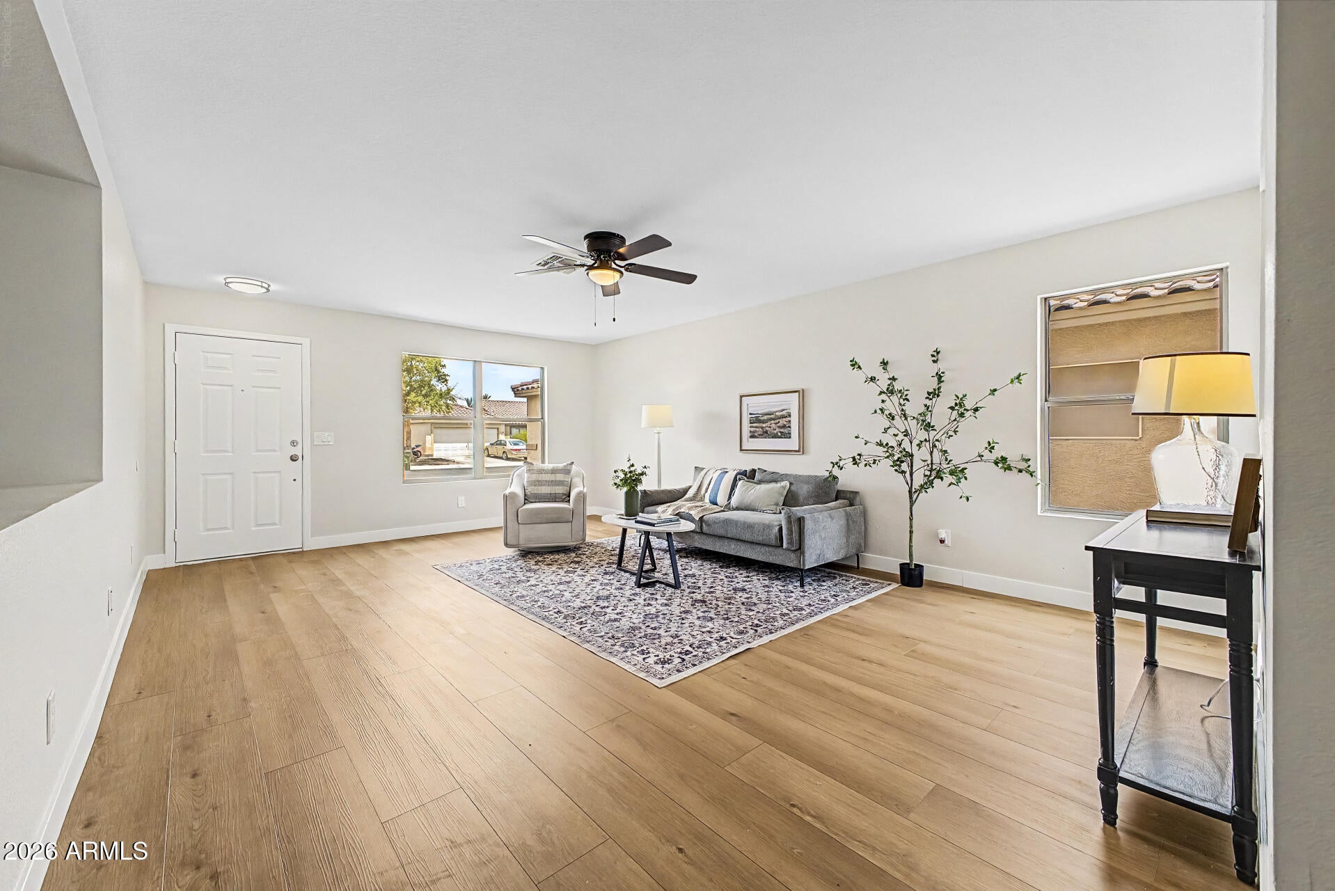 637 W KINGMAN Loop