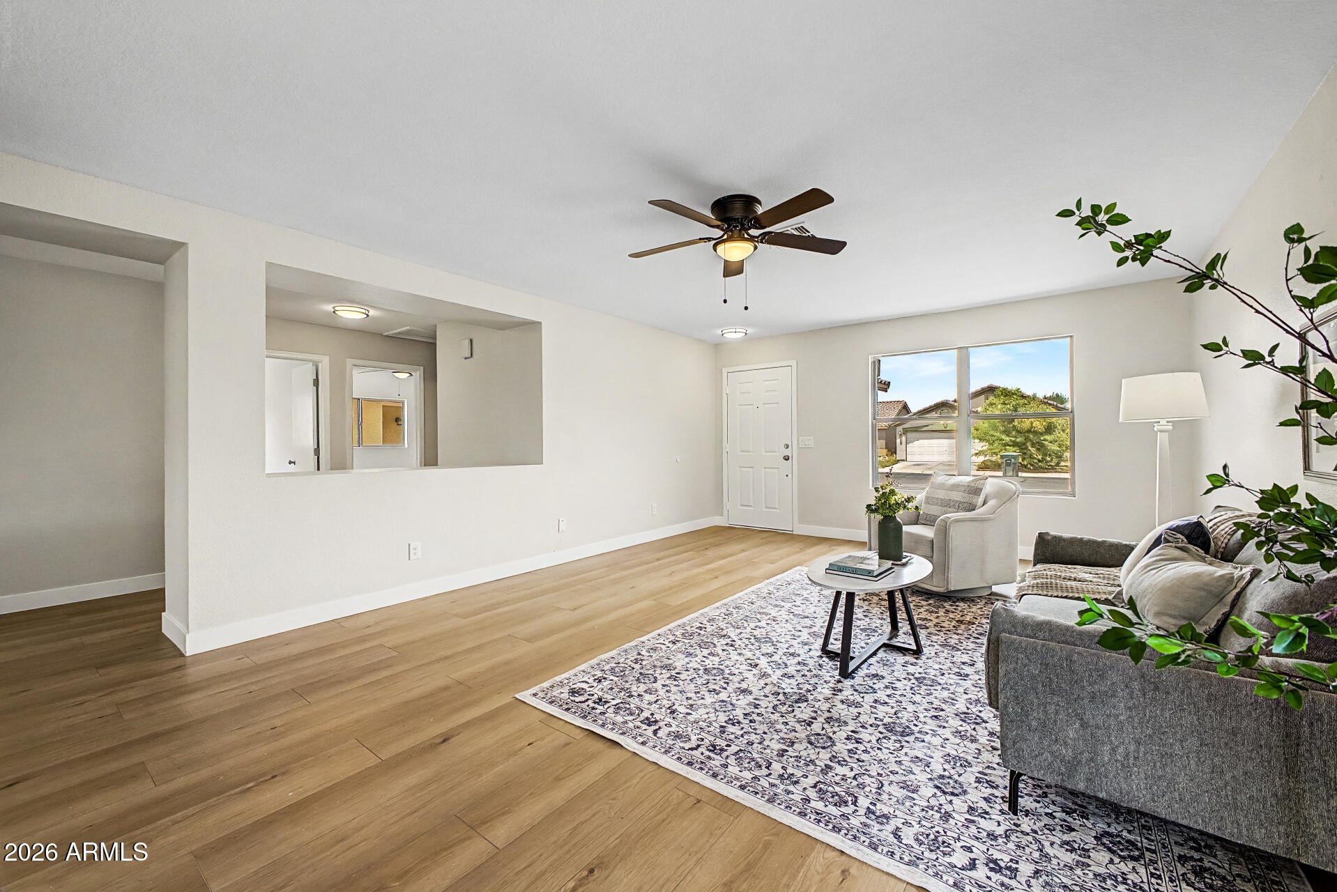 637 W KINGMAN Loop