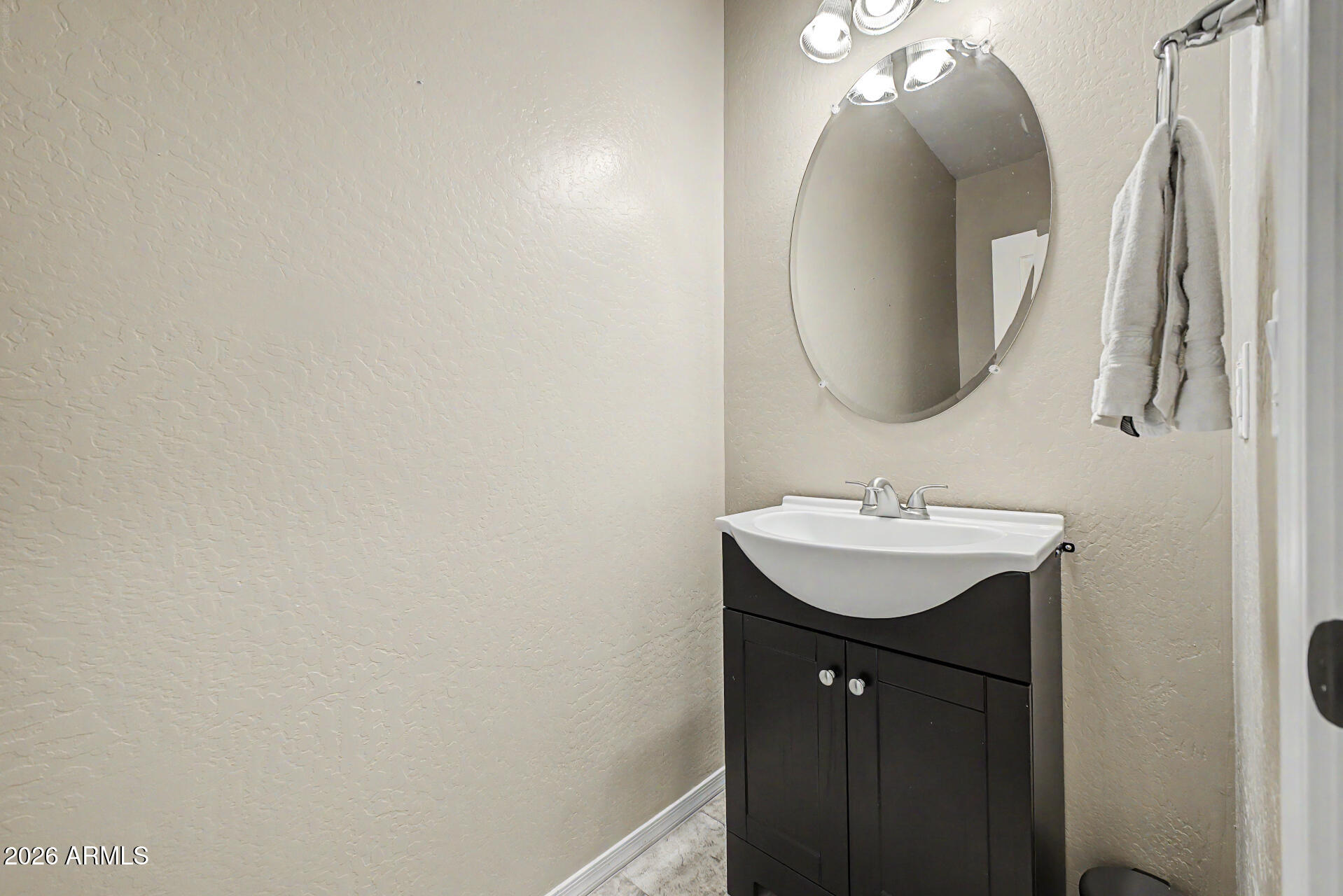 1143 S AVOCA --