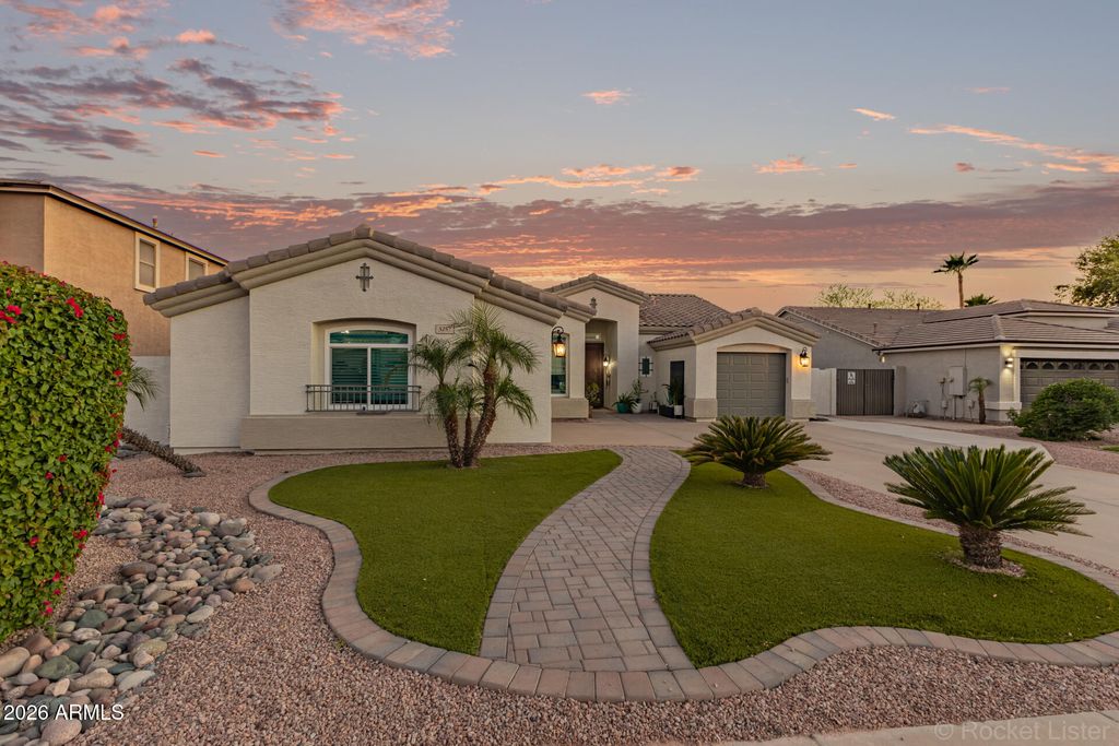 Photo of 3257 E Maplewood Street, Gilbert, AZ 85297 (MLS # 6992402)