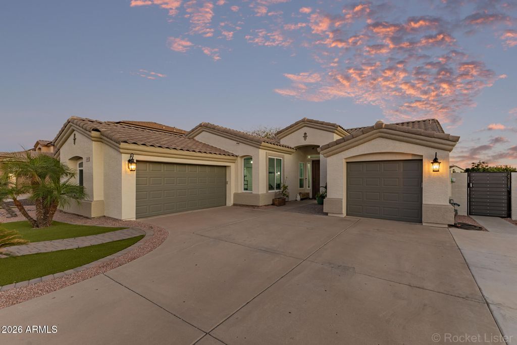 Photo of 3257 E Maplewood Street, Gilbert, AZ 85297 (MLS # 6992402)