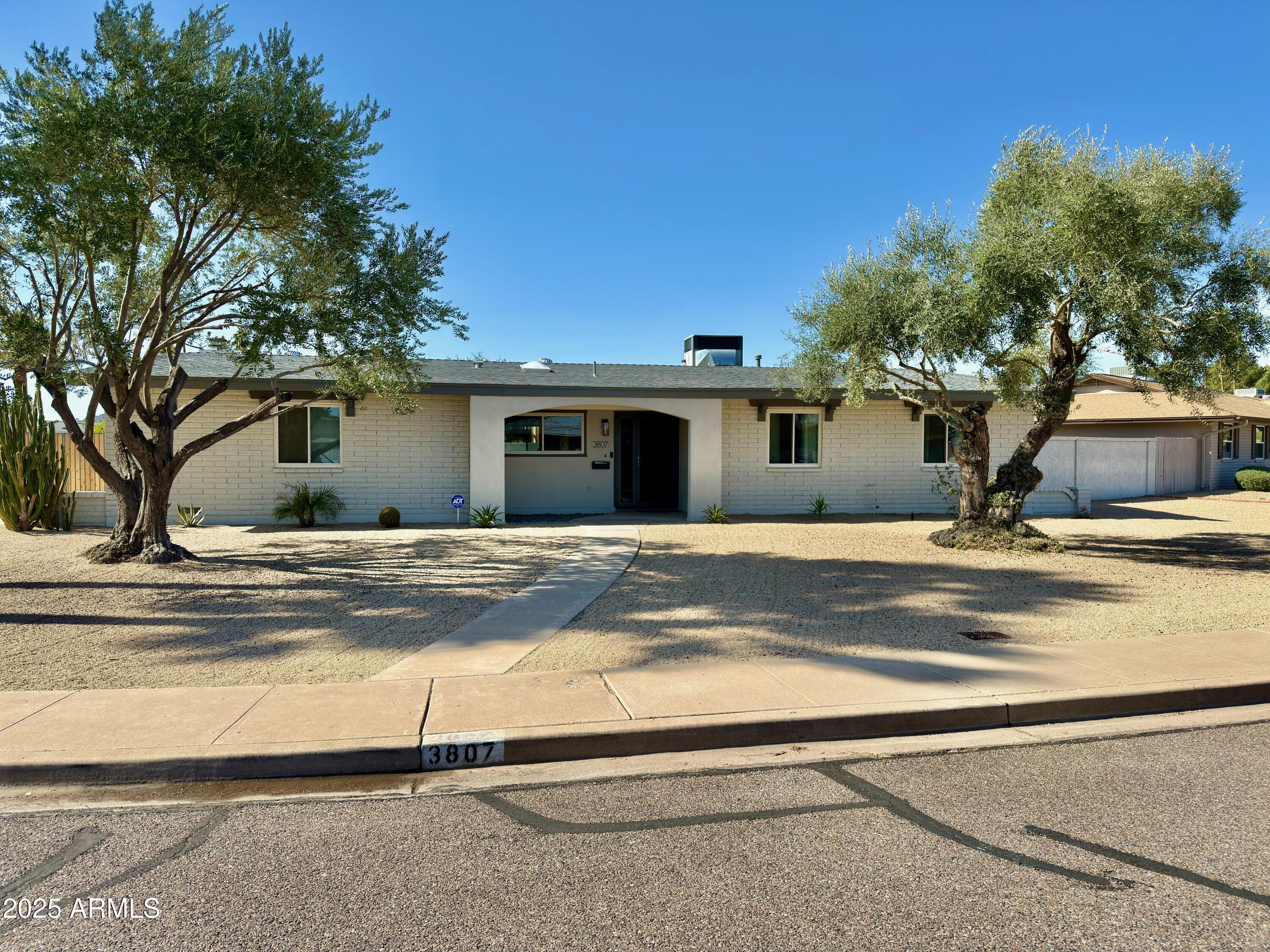 3807 E ALTADENA Avenue
