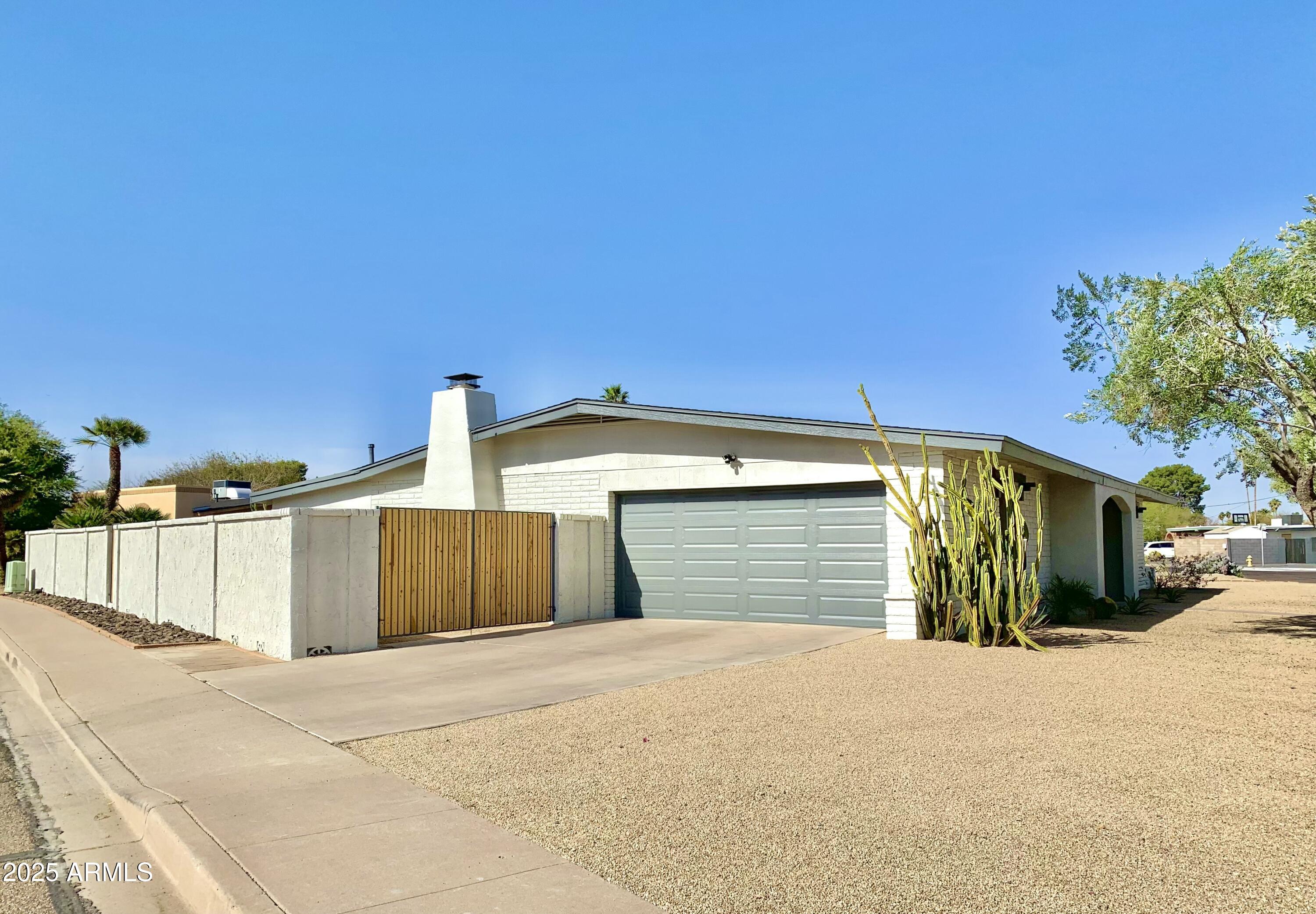 3807 E ALTADENA Avenue