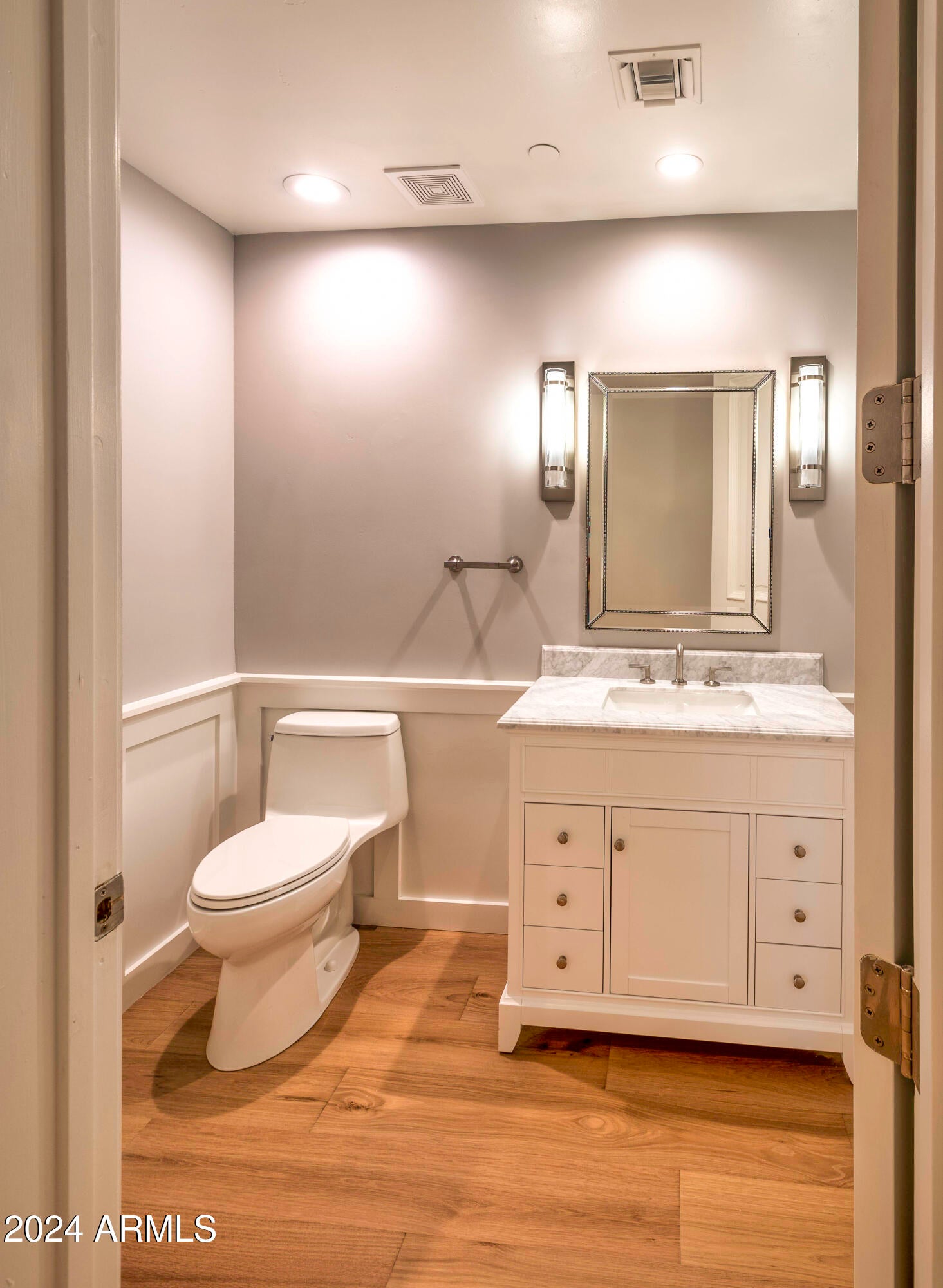 SCOTTSDALE WATERFRONT RESIDENCES - Residential