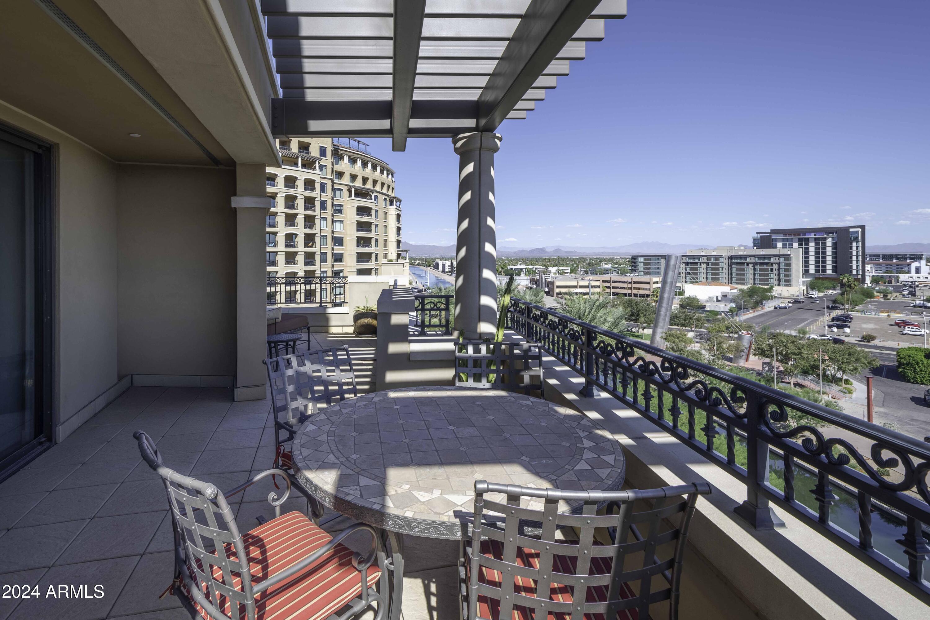 SCOTTSDALE WATERFRONT RESIDENCES - Residential