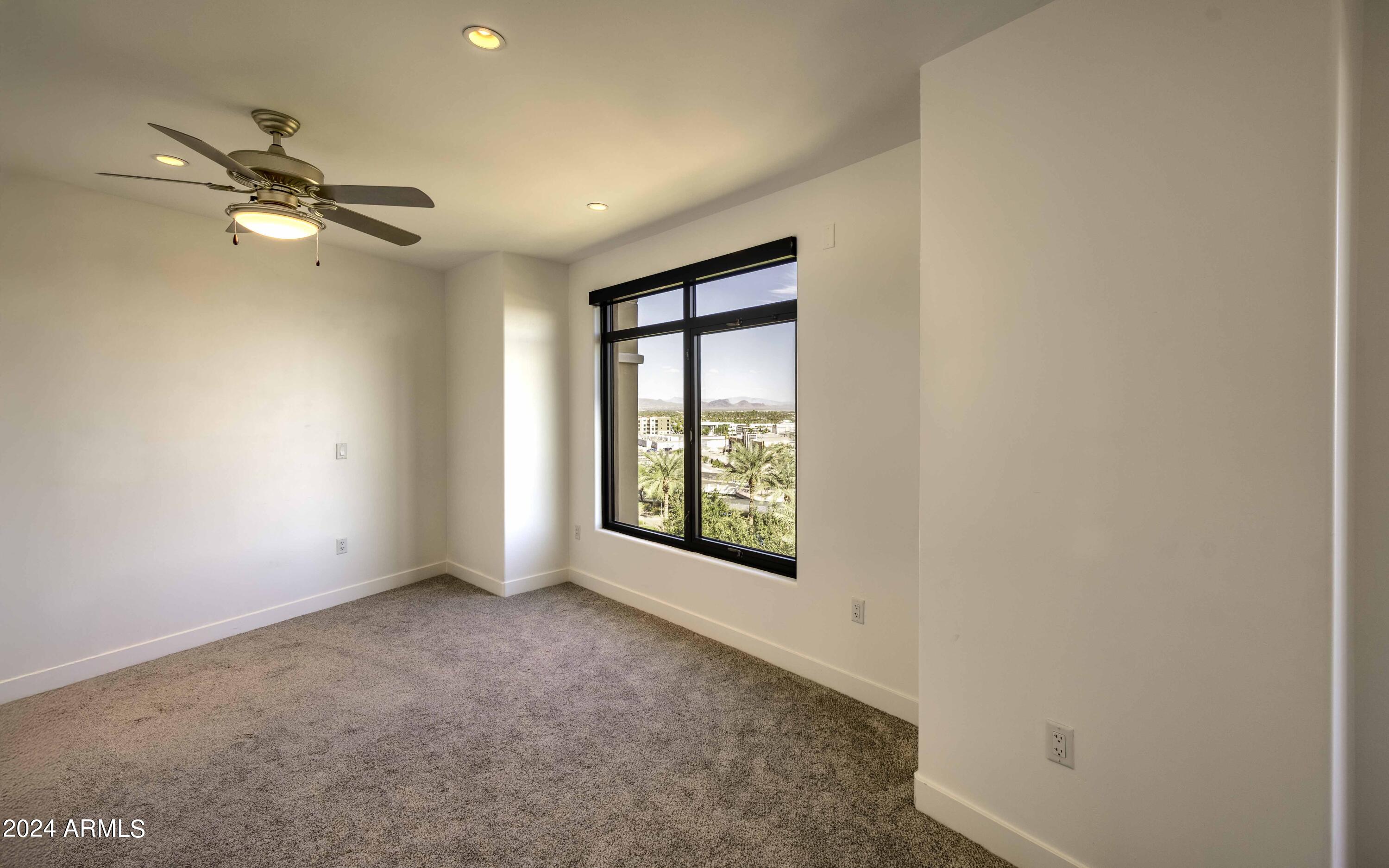 SCOTTSDALE WATERFRONT RESIDENCES - Residential