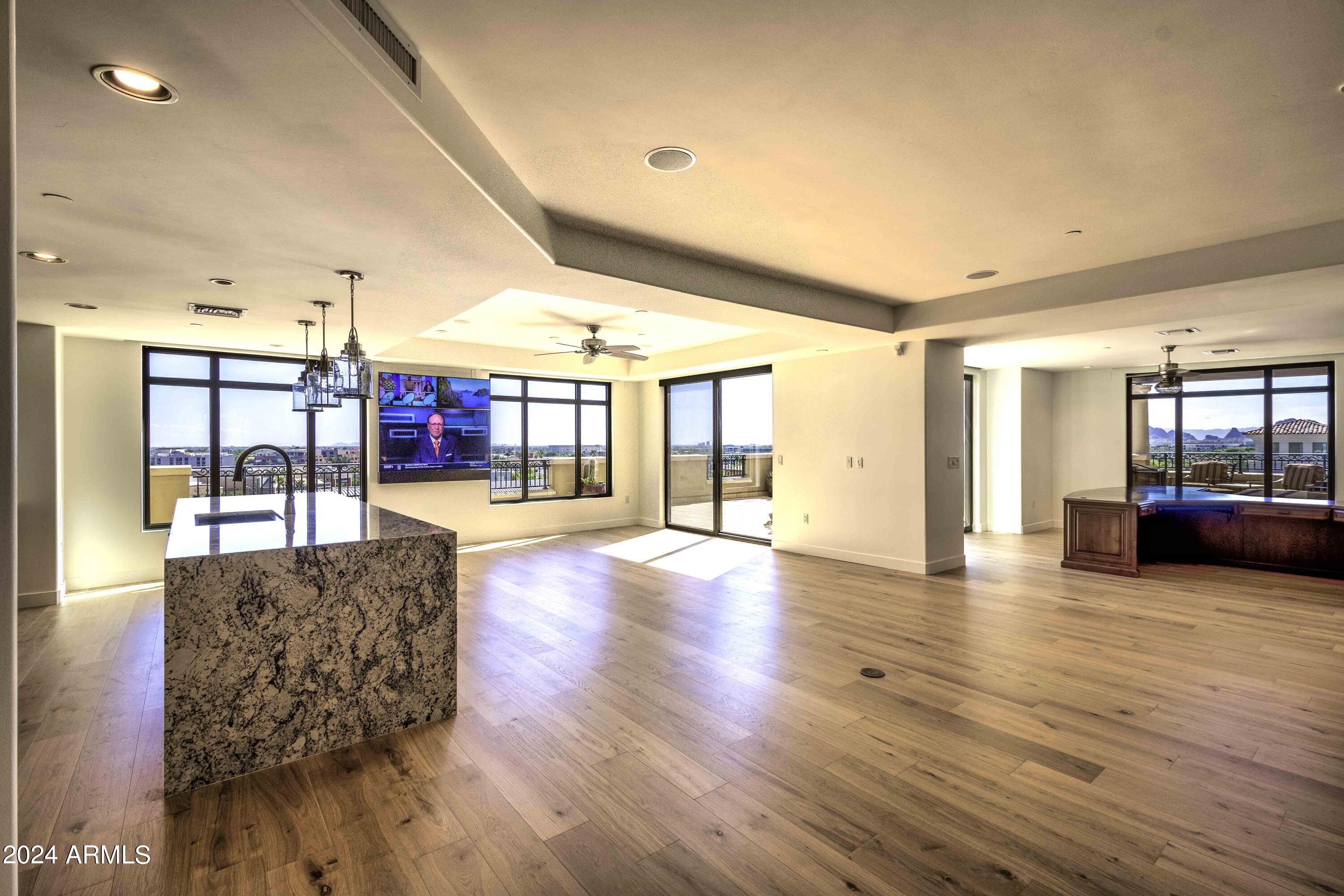 SCOTTSDALE WATERFRONT RESIDENCES - Residential